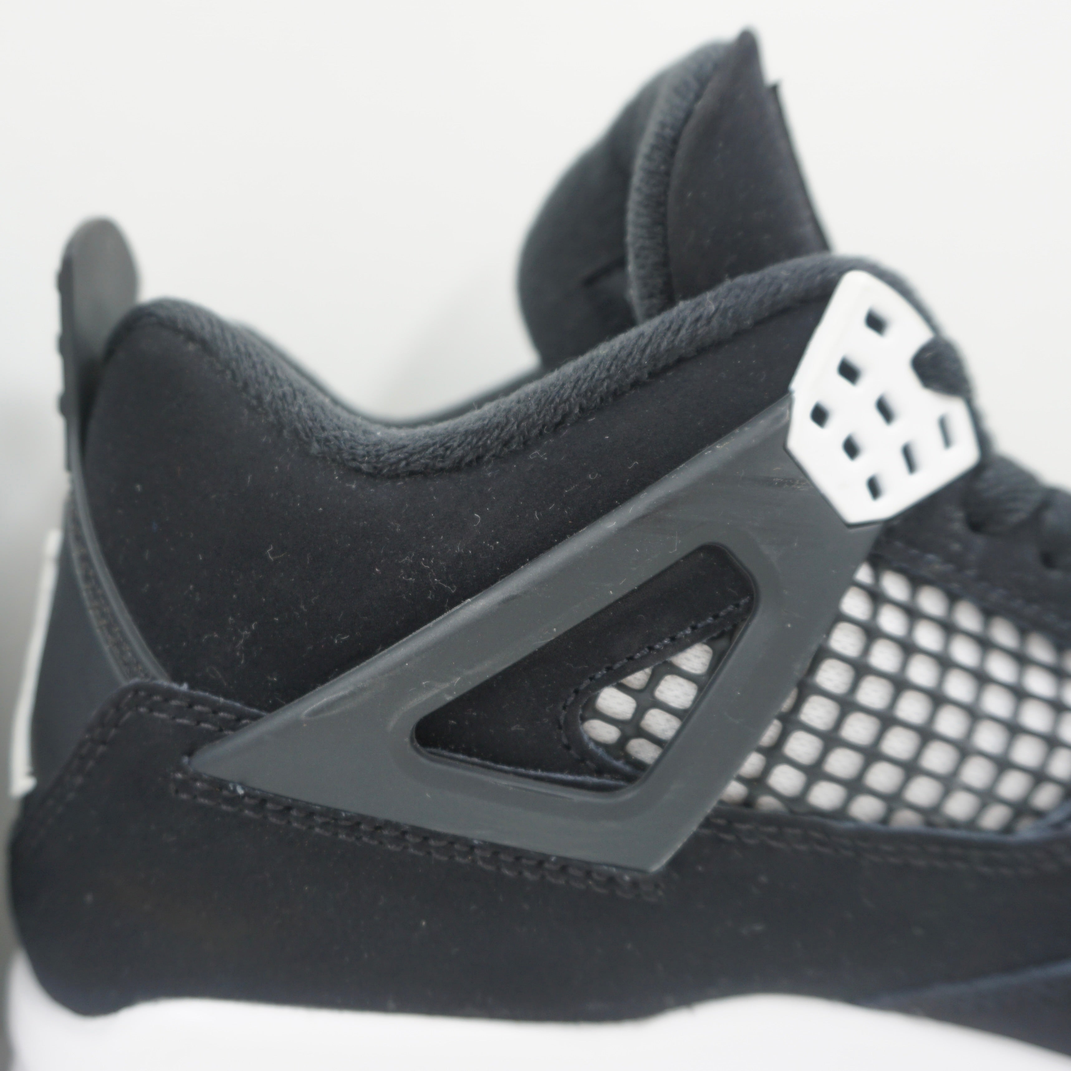 Jordan 4 Retro White Thunder