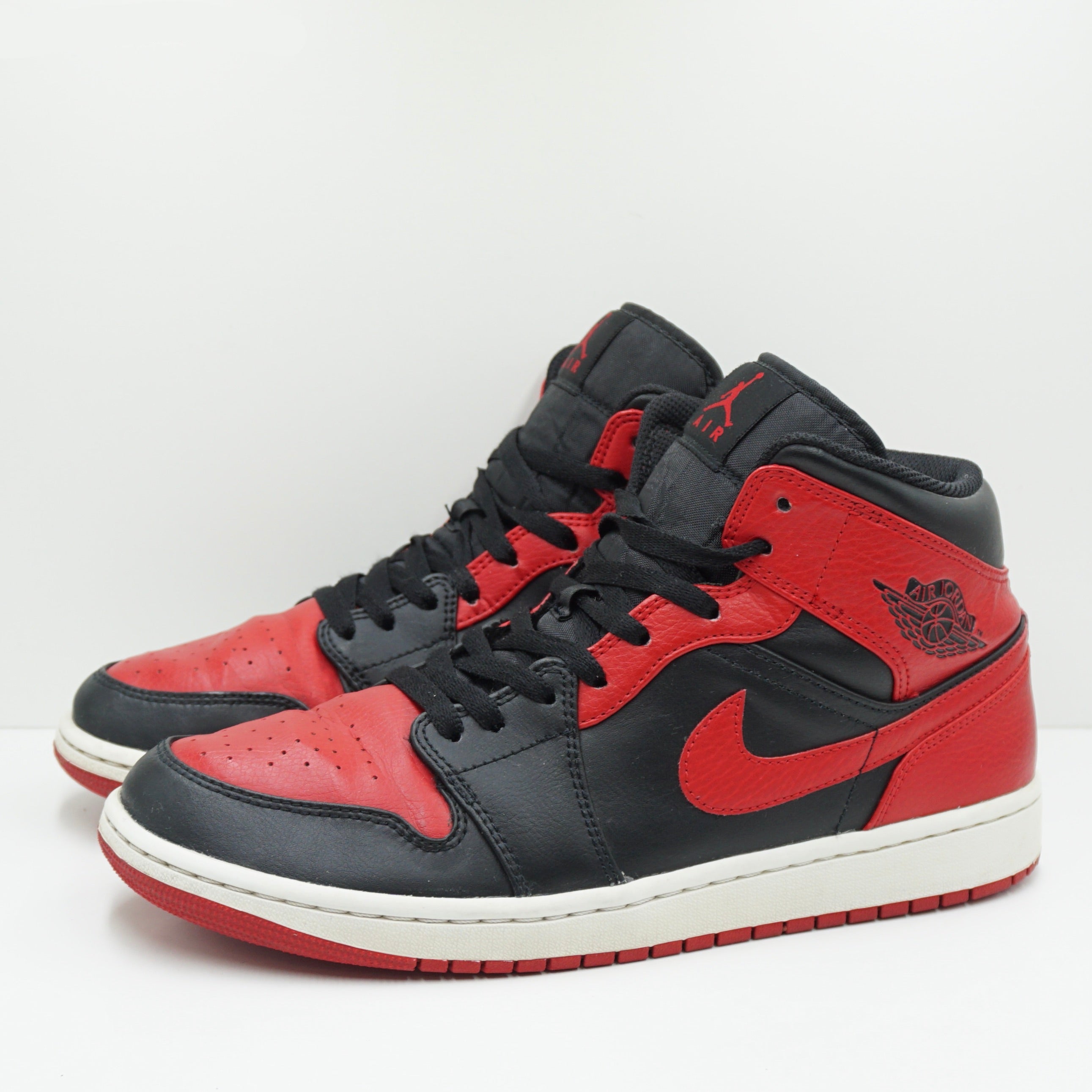 Jordan 1 Mid Bred Banned (2020)