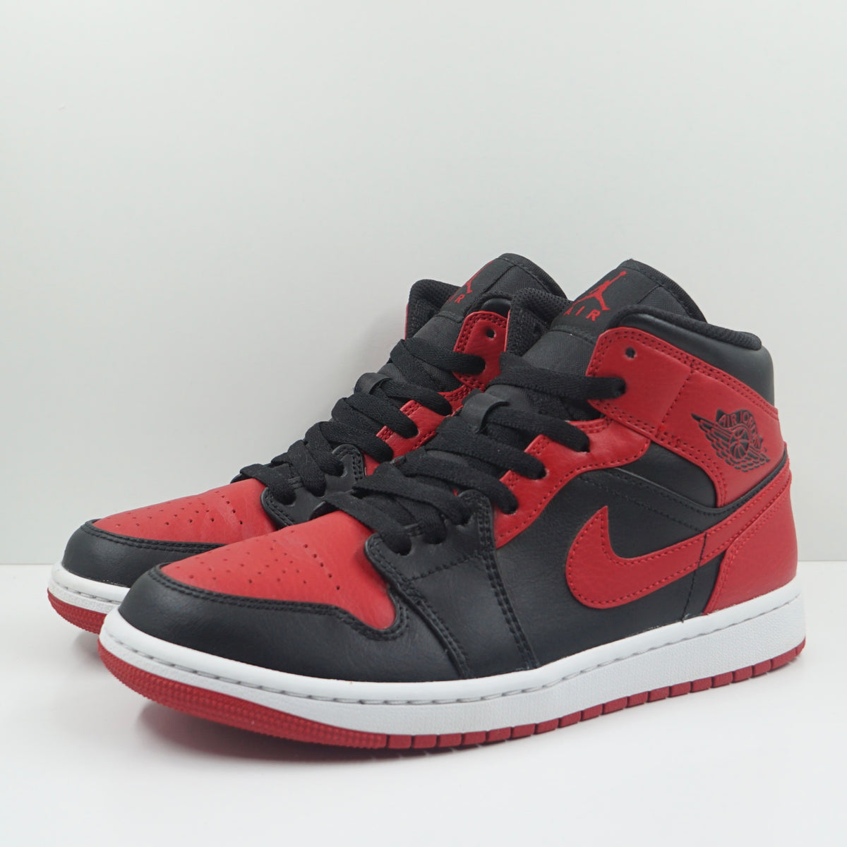 Jordan 1 Mid Bred Banned (2020)