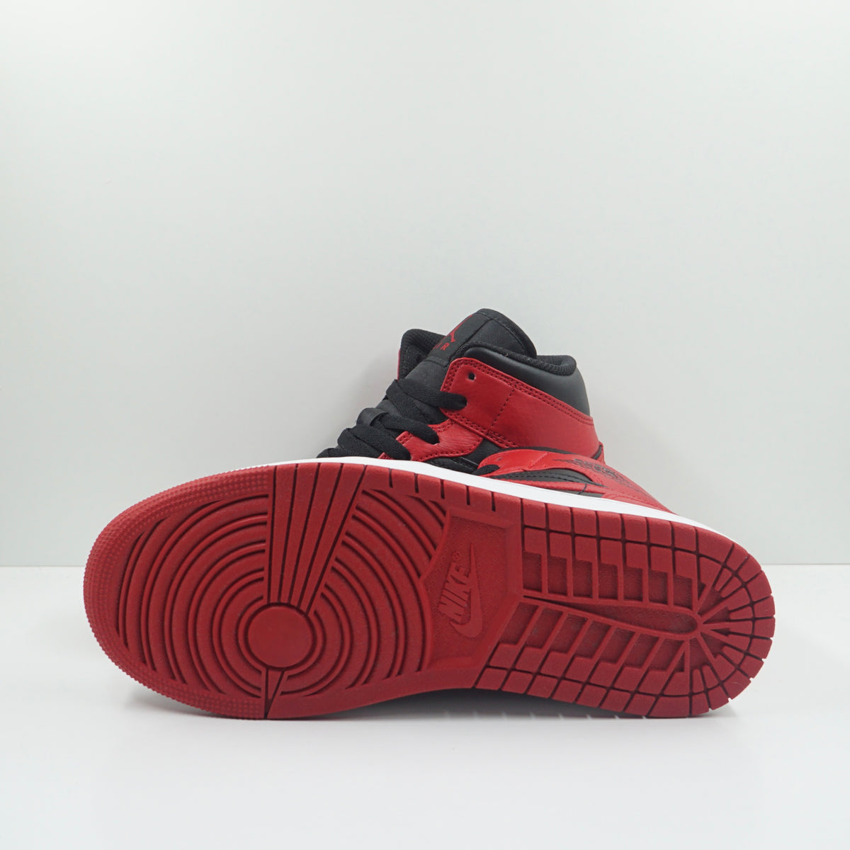 Jordan 1 Mid Bred Banned (2020)