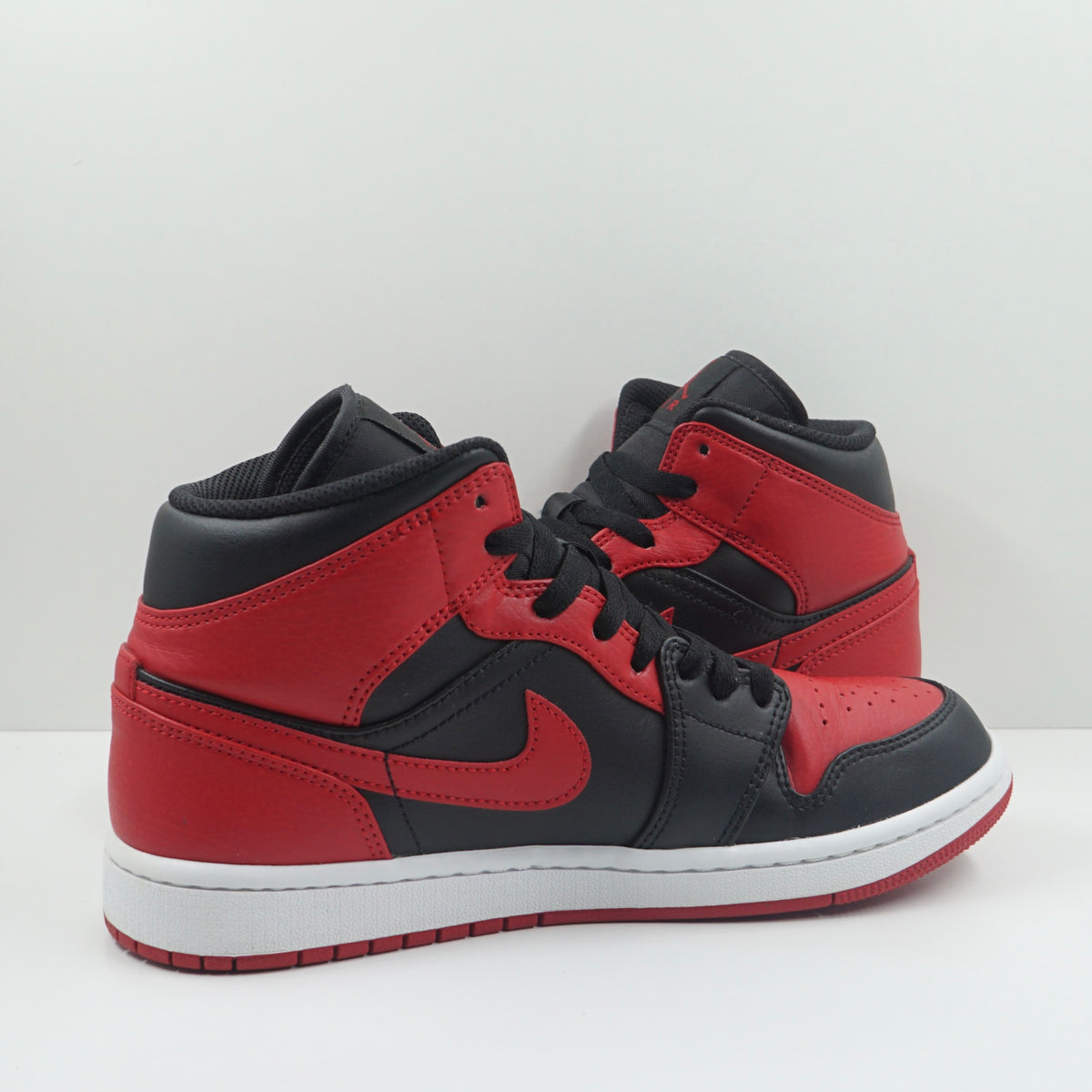 Jordan 1 Mid Bred Banned (2020)
