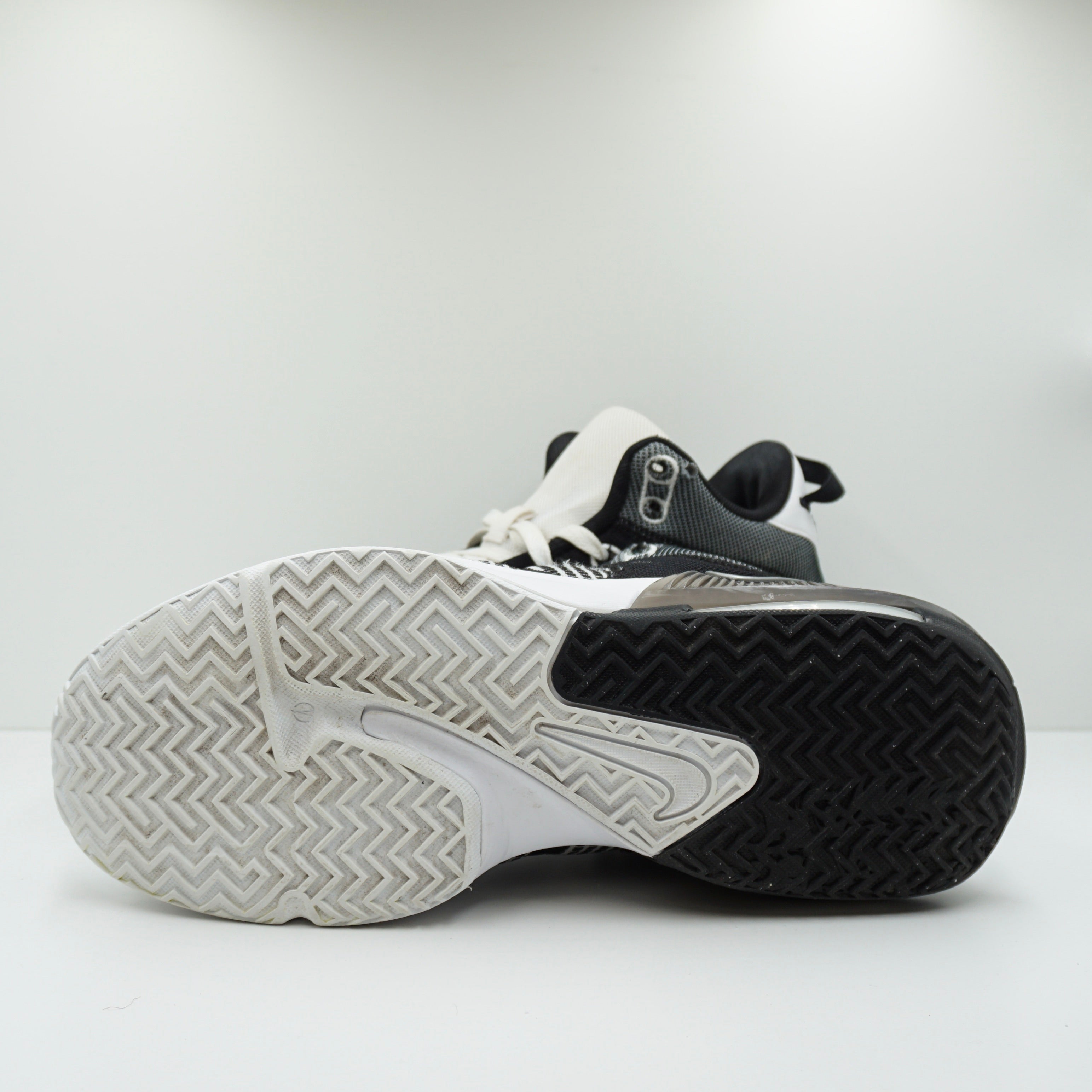 Nike LeBron Witness 7 White Black Metallic Silver