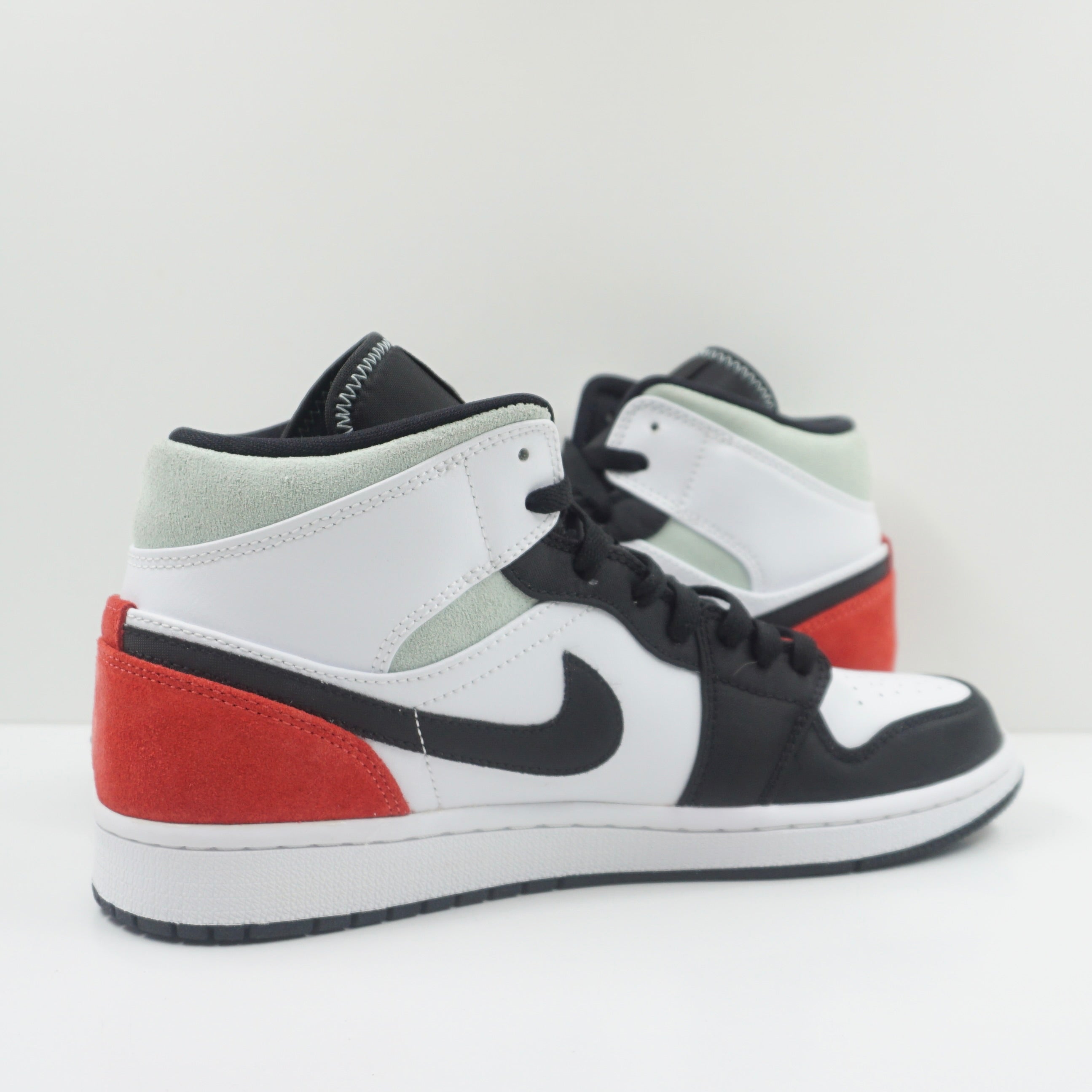 Jordan 1 Mid SE Red Black Toe