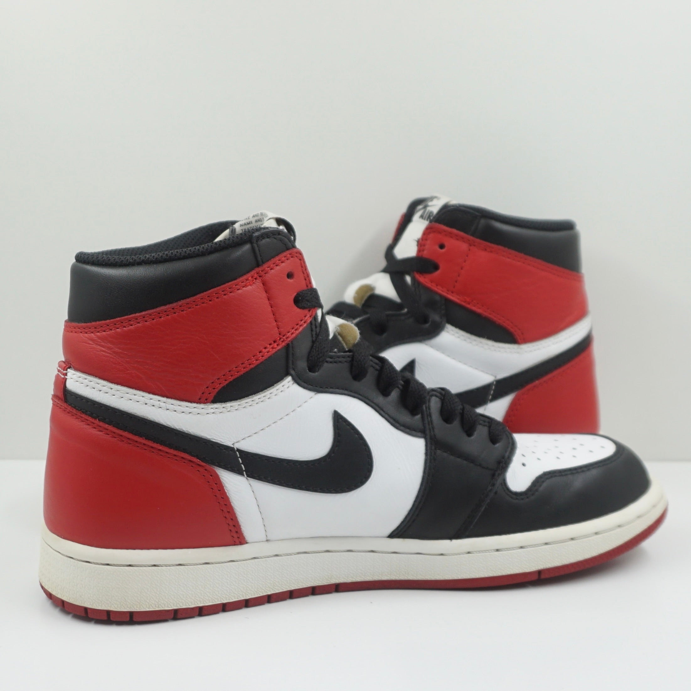 Jordan 1 Retro Black Toe (2016)