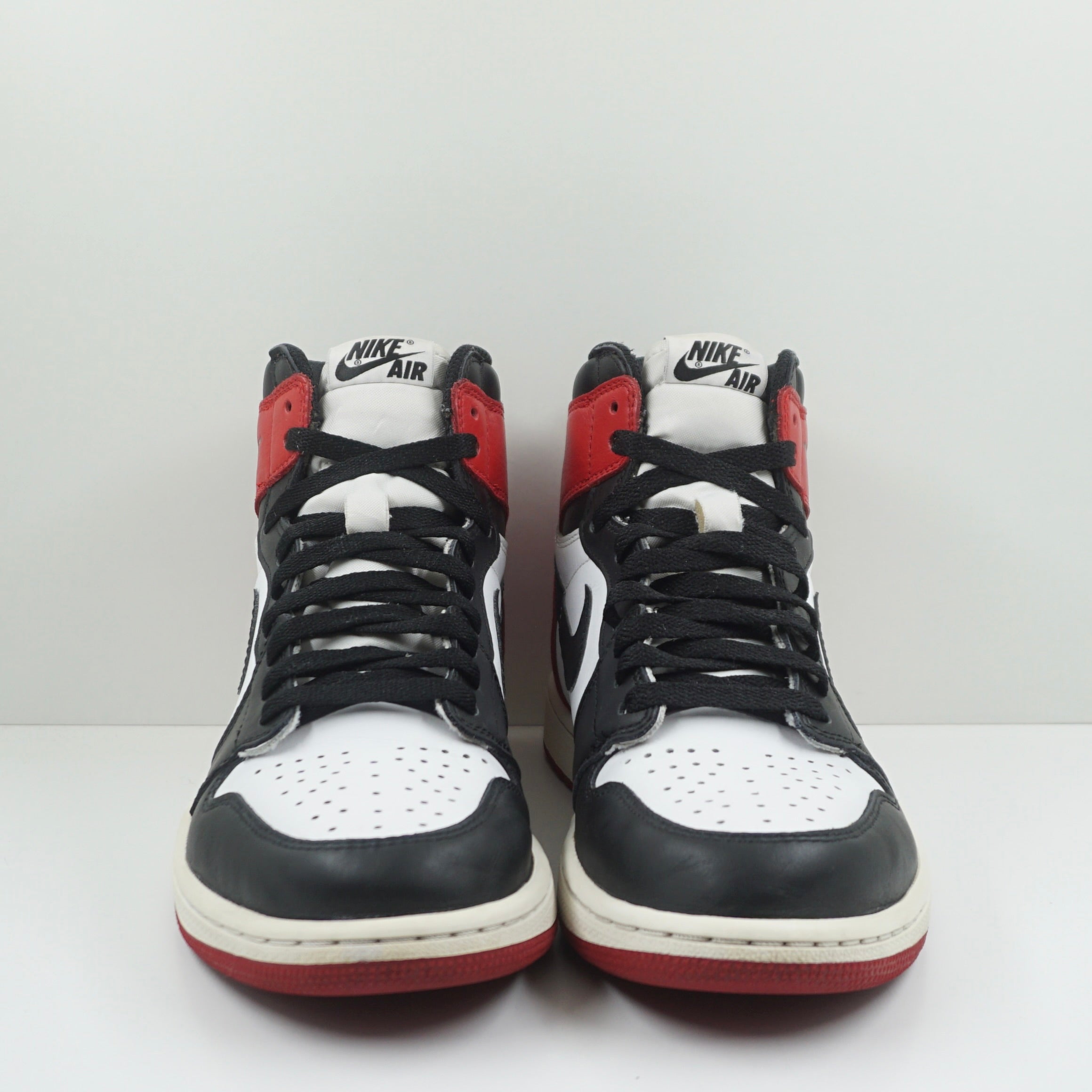 Jordan 1 Retro Black Toe (2016)