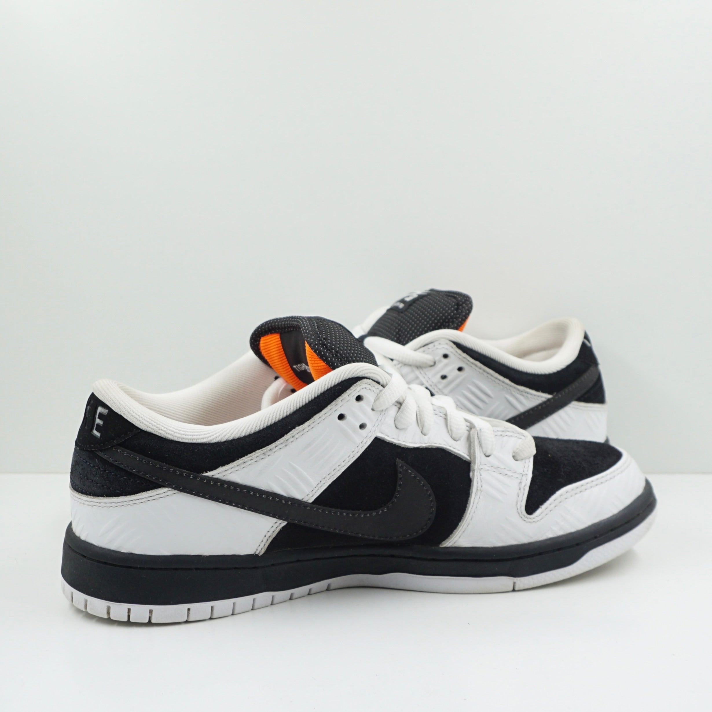 Nike SB Dunk Low TIGHTBOOTH