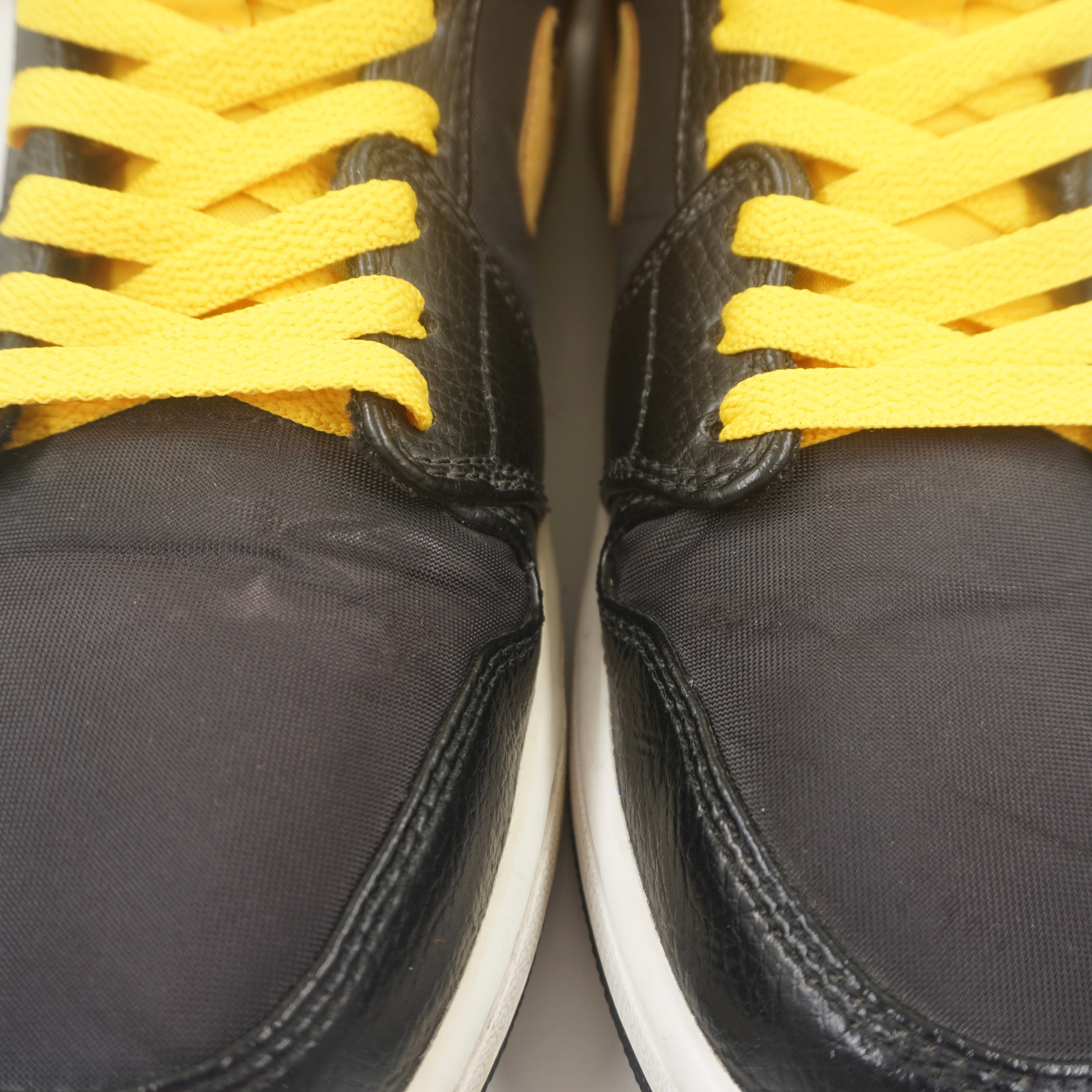 Jordan 1 Mid Black University Gold