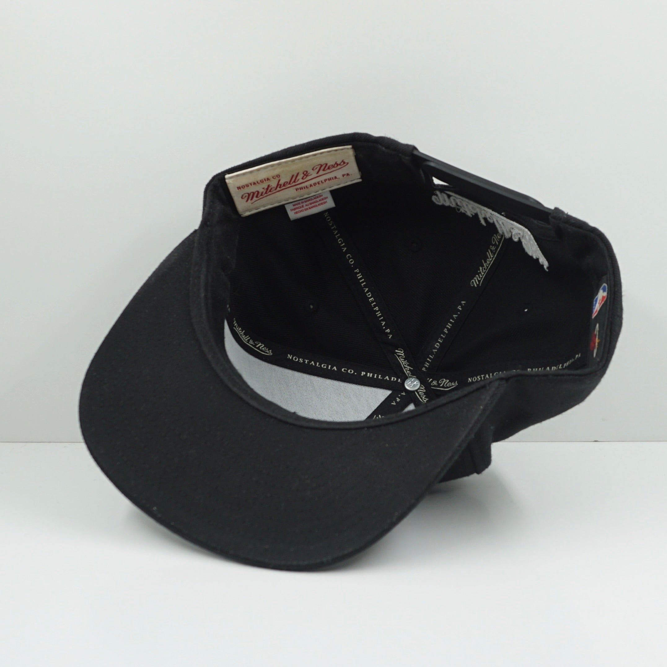 Mitchell & Ness Miami Heat Black Snapback Cap