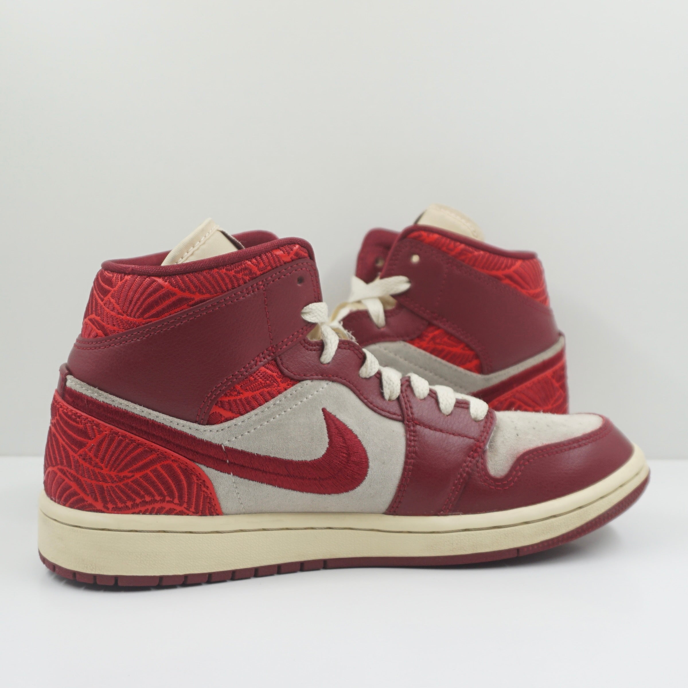 Jordan 1 Mid SE Tiki Leaf Team Red (W)