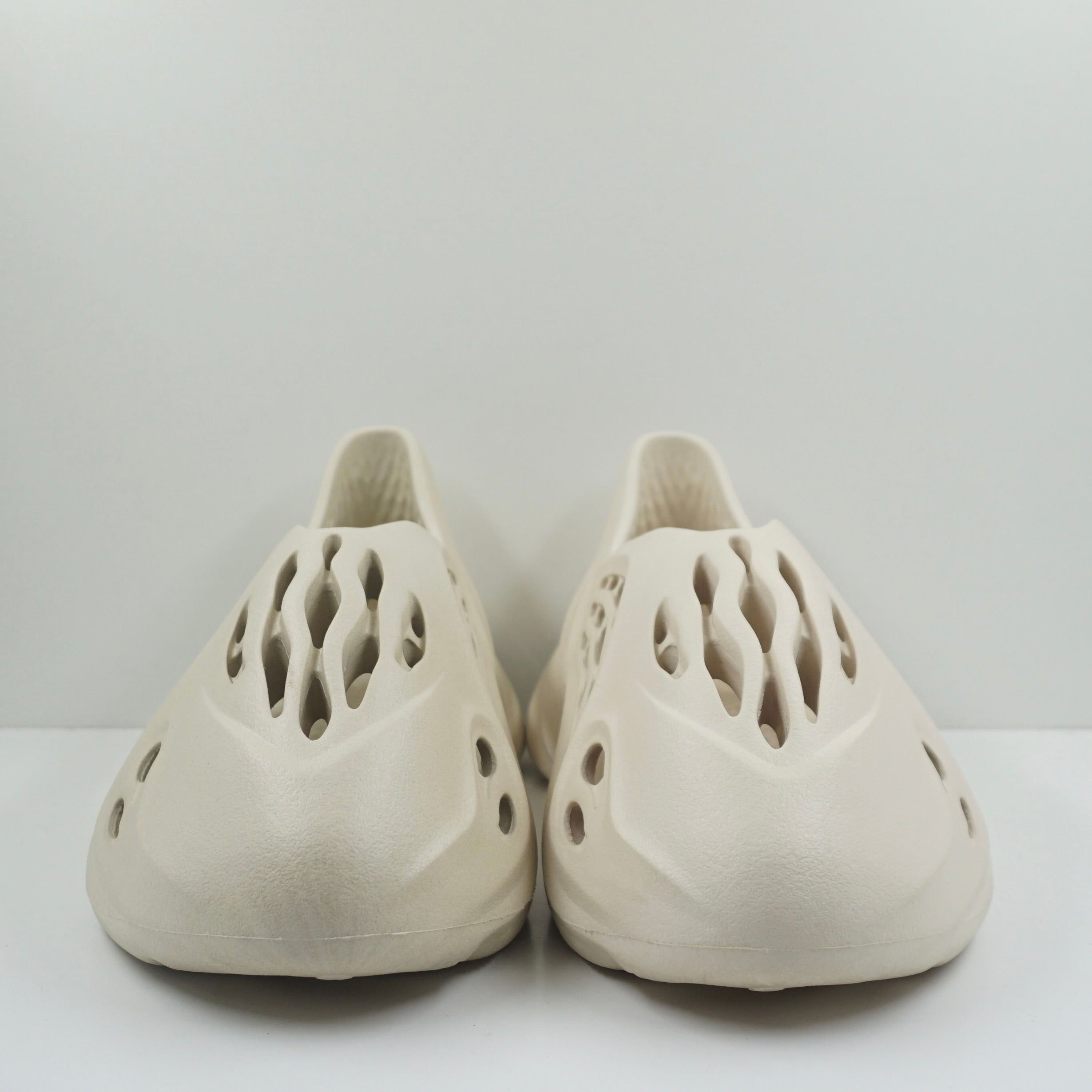 white yeezy foam runner