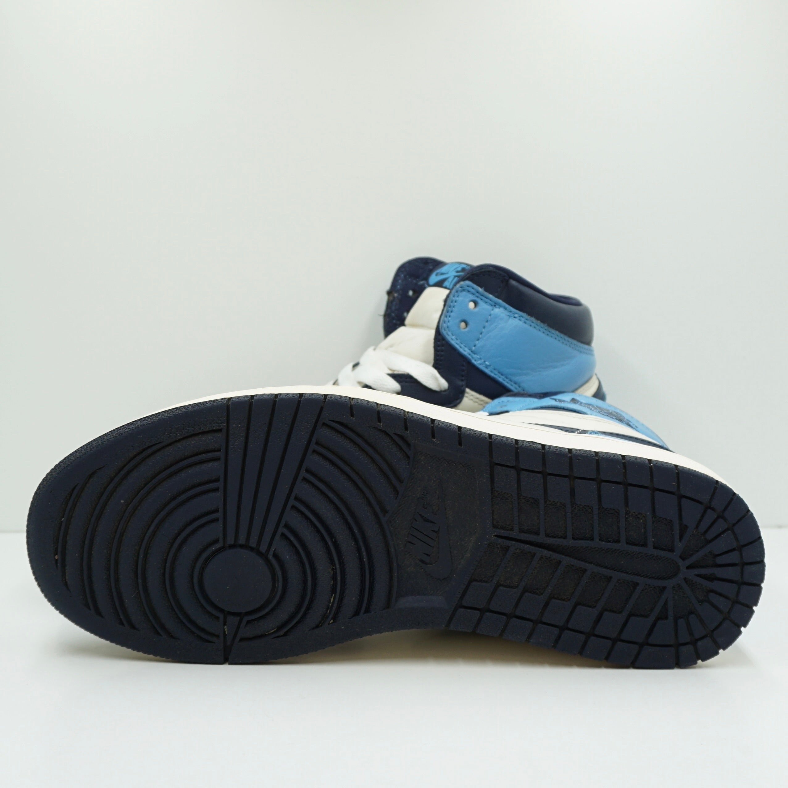 Jordan 1 Retro High Obsidian UNC