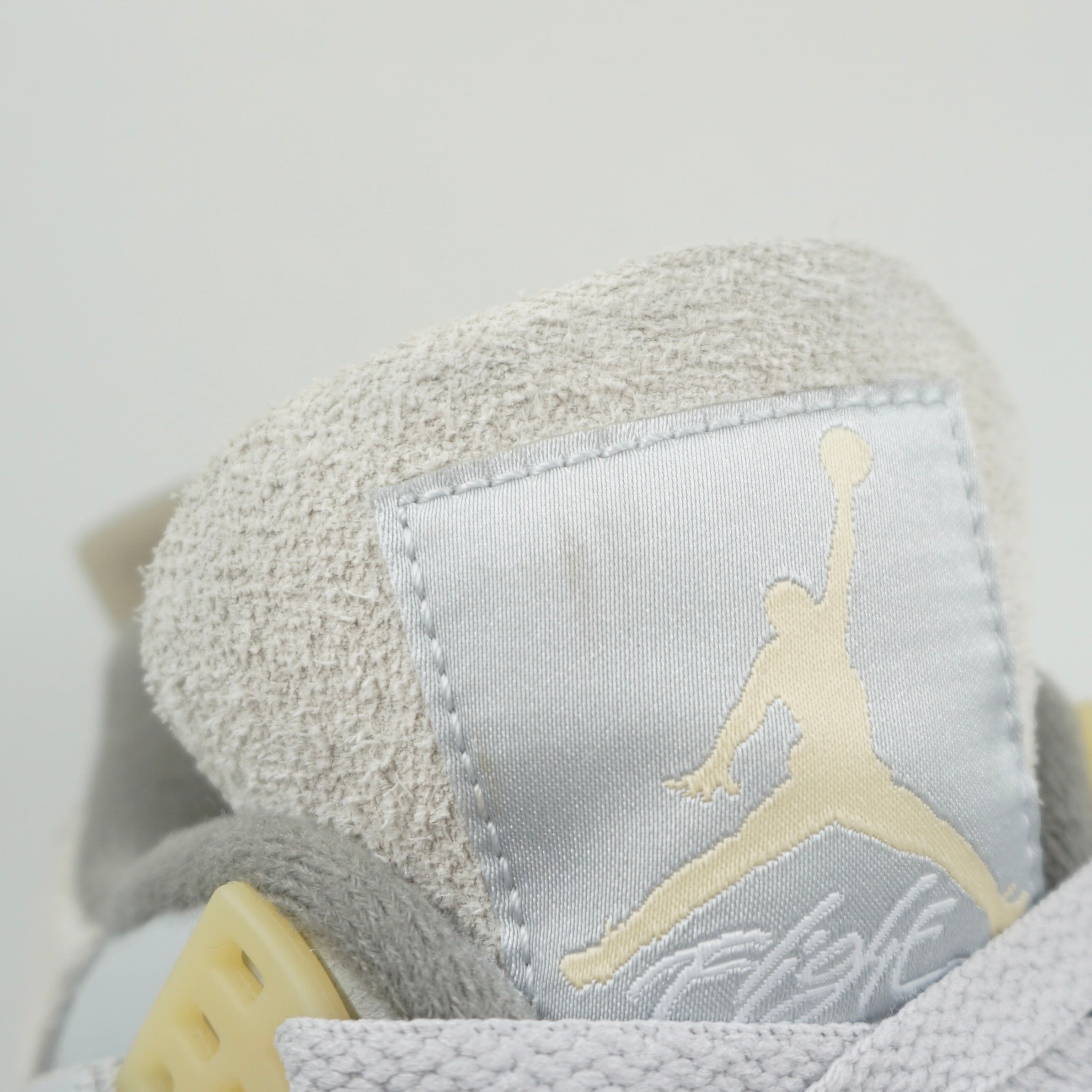 Jordan 4 Retro SE Craft Photon Dust