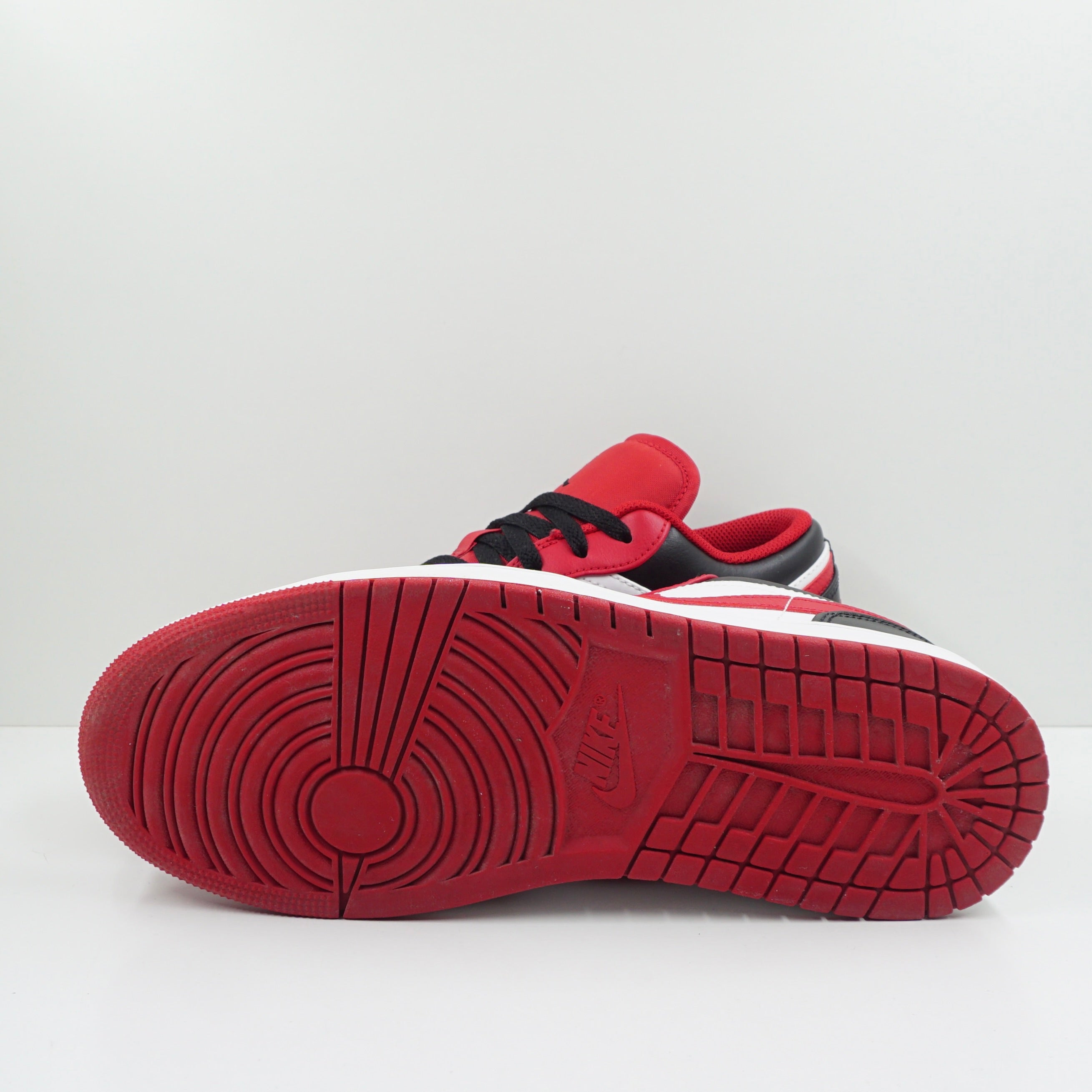 Jordan 1 Low Bulls