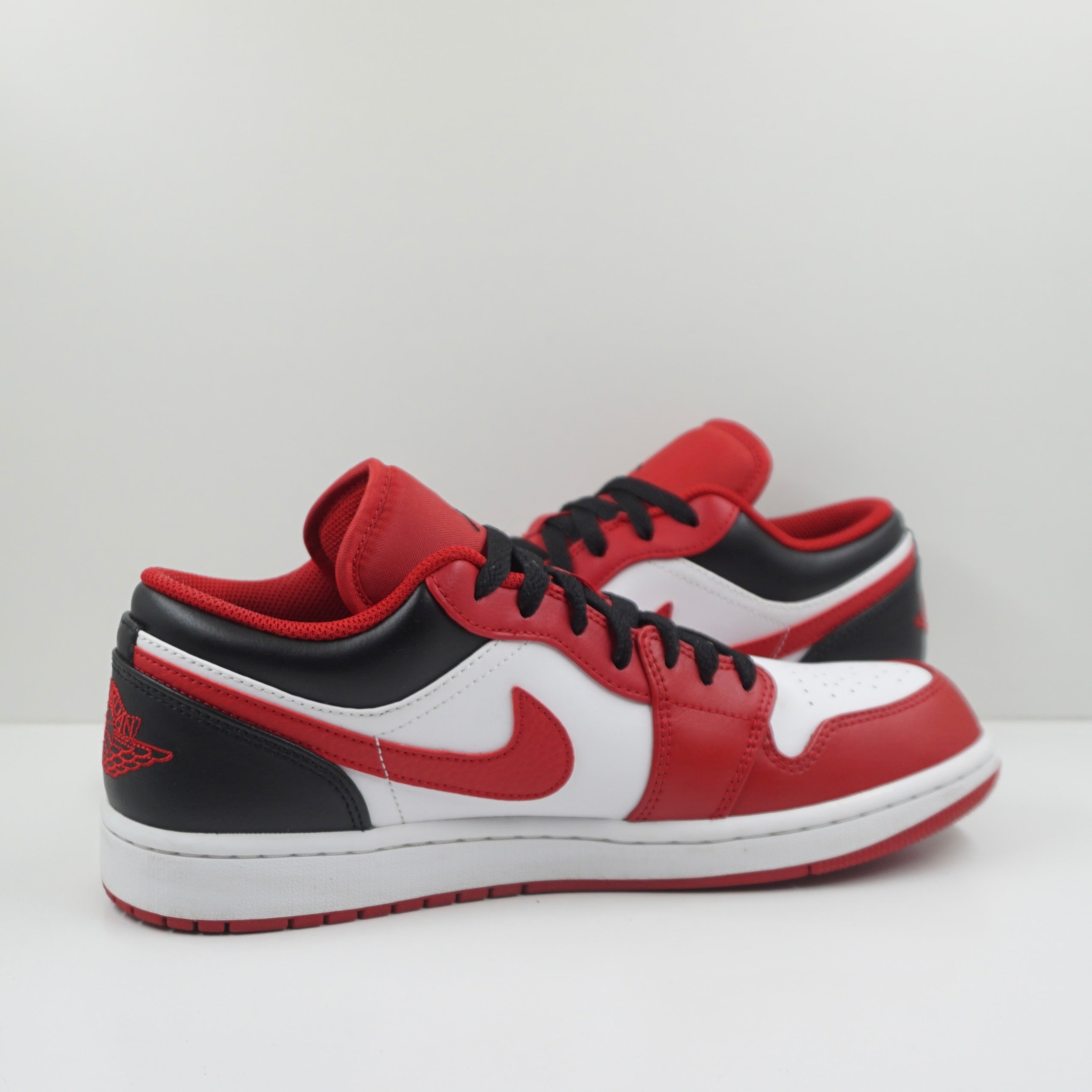 Jordan 1 Low Bulls
