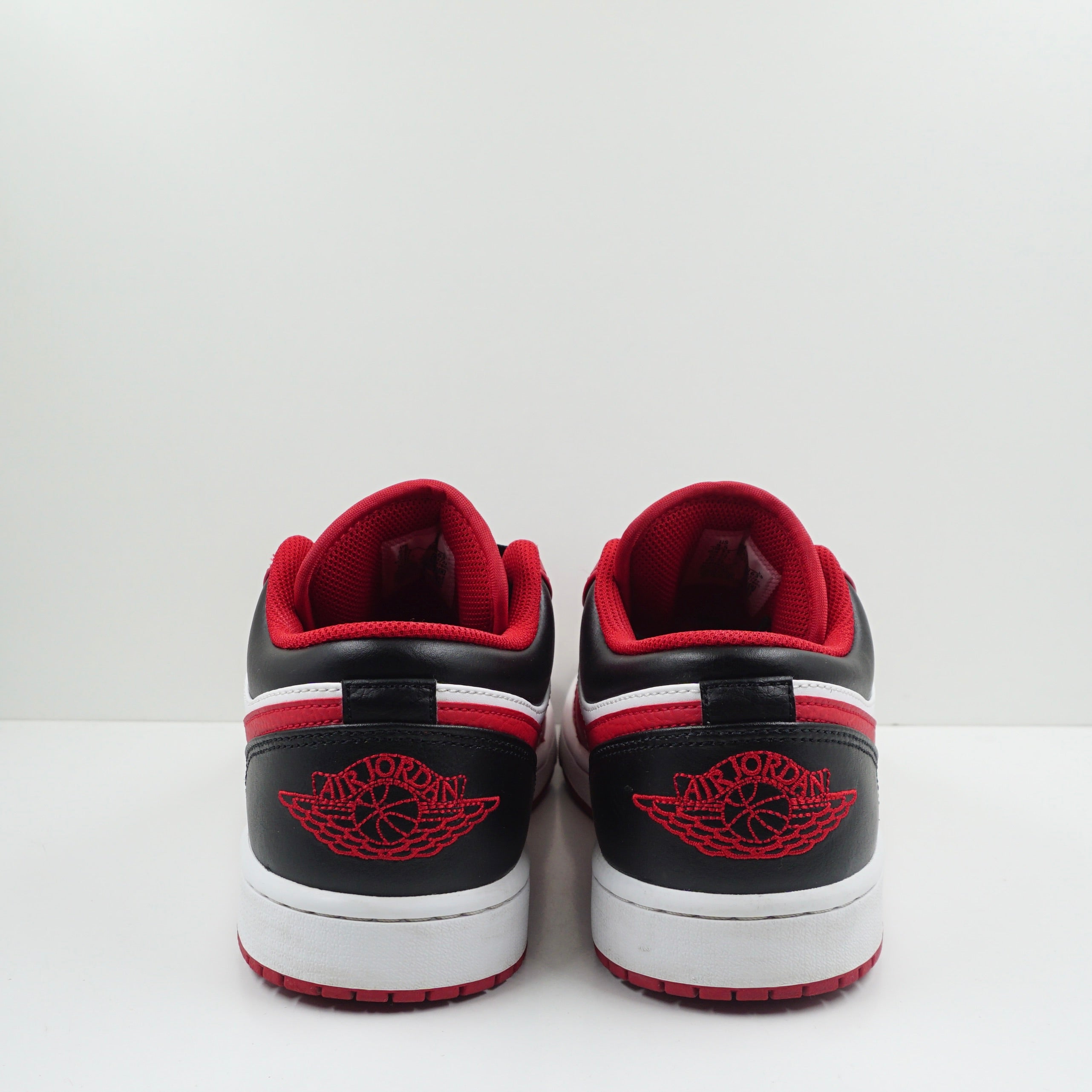 Jordan 1 Low Bulls