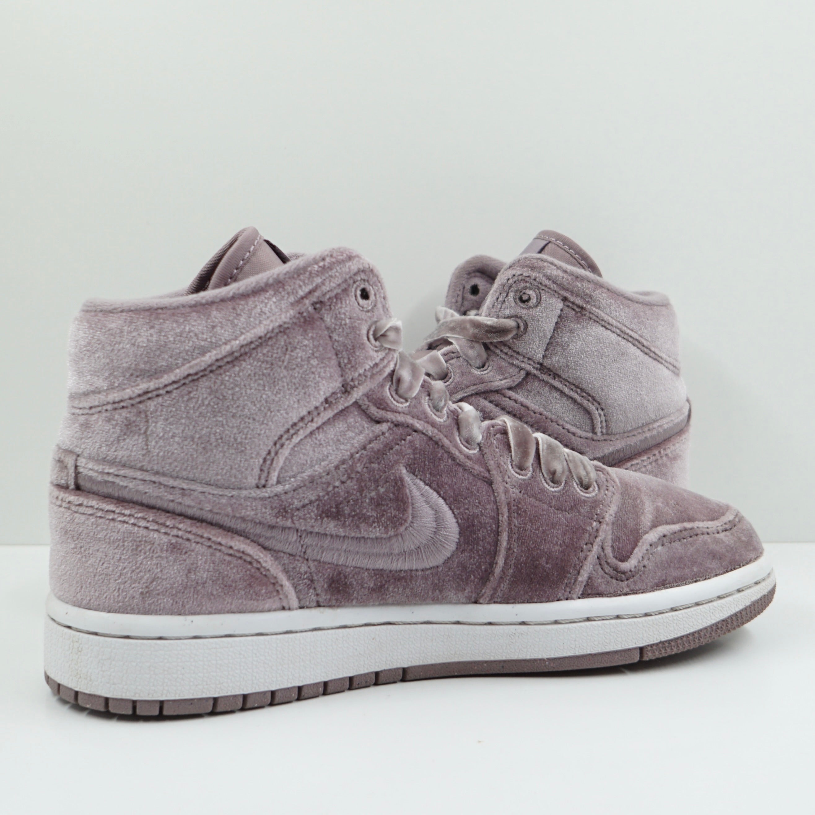 Jordan 1 Mid SE Purple Velvet (W)