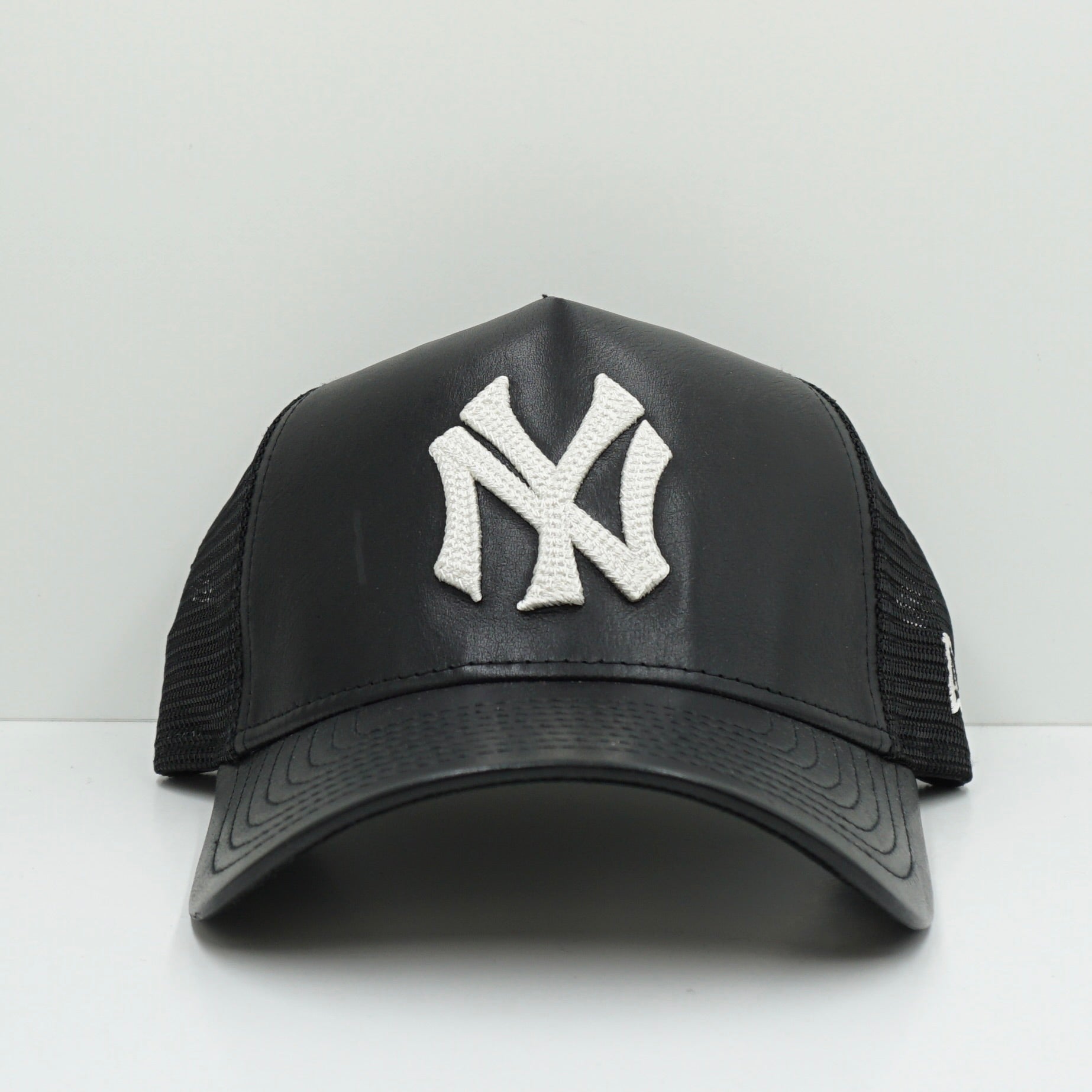 New Era Cooperstown New York Yankees Black Trucker Adjustable Cap