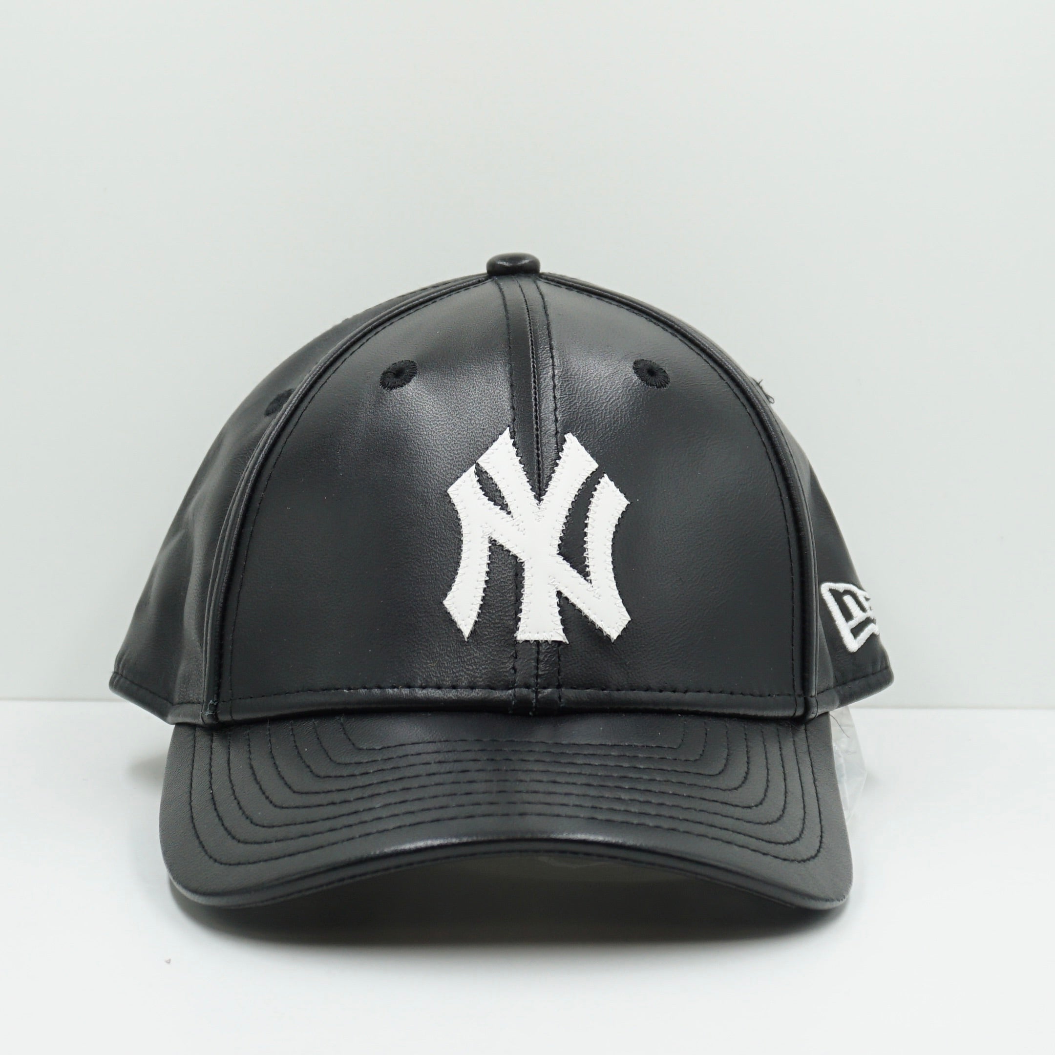 New Era New York Yankees White Logo Black Leather M-Crown Adjustable Cap