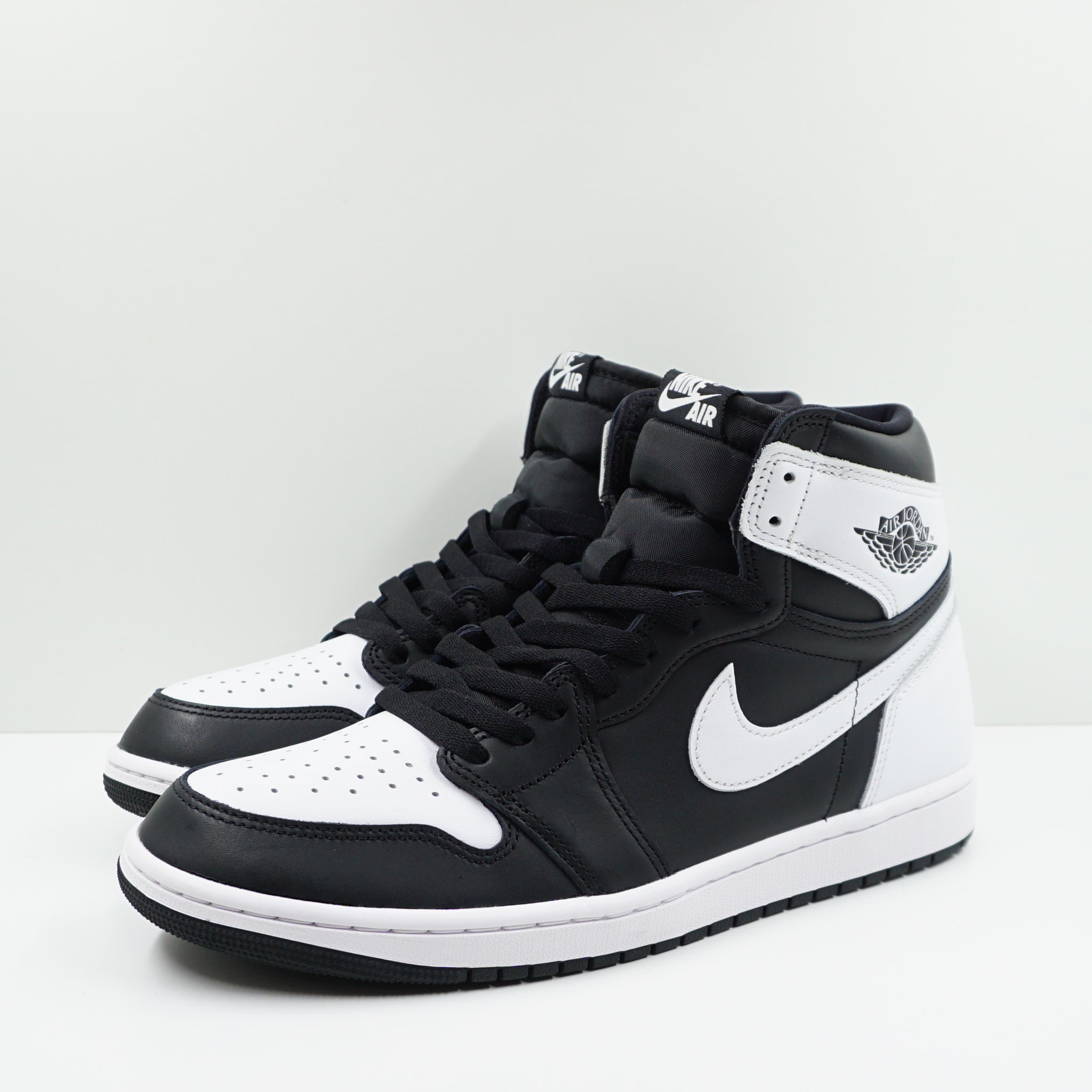 Jordan 1 Retro High OG Black White