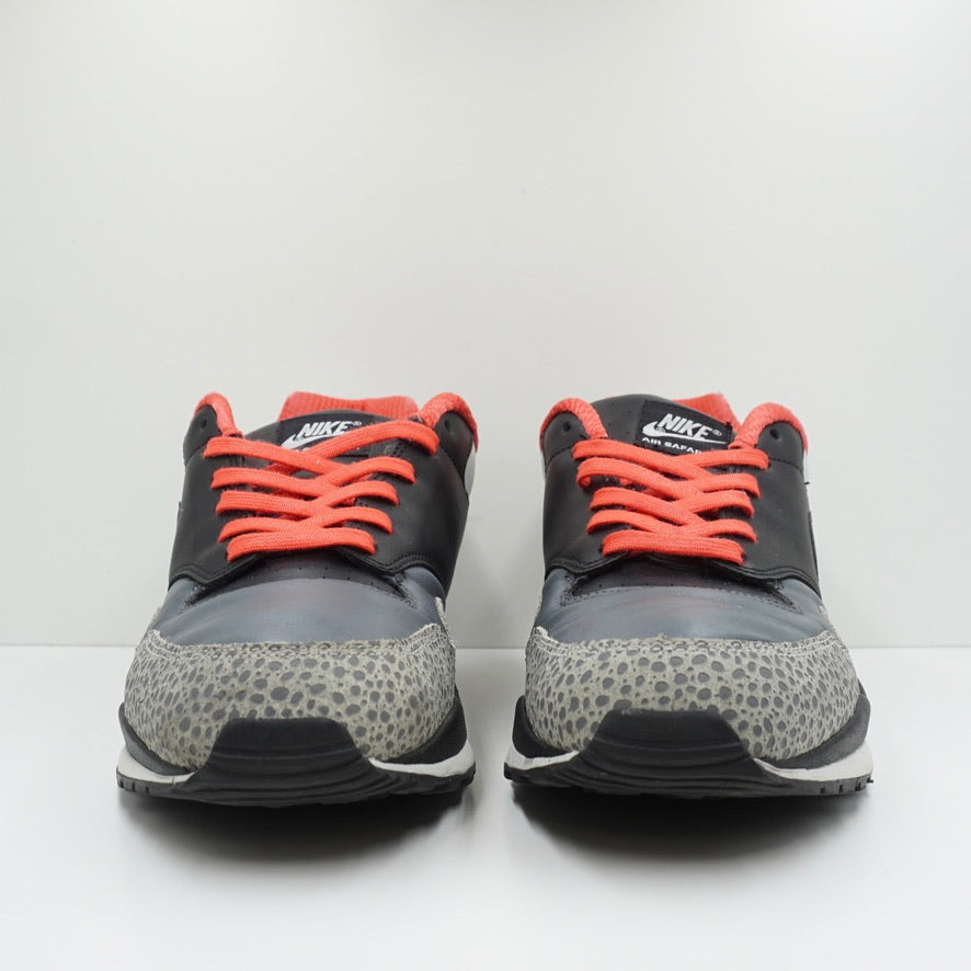 Nike Air Safari LE Crimson