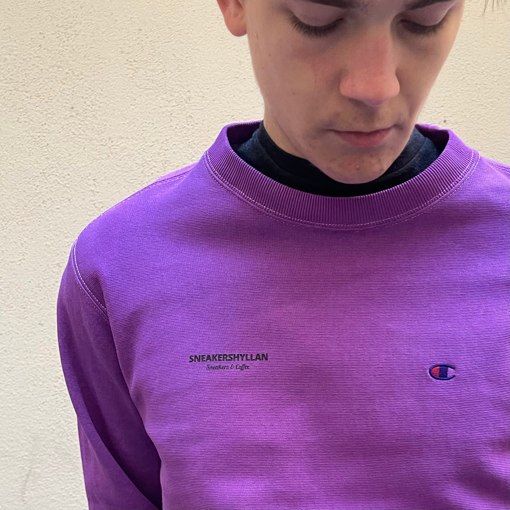 Sneakershyllan Champion Reverse Weave Reworked Dyed Purple Sweatshirt