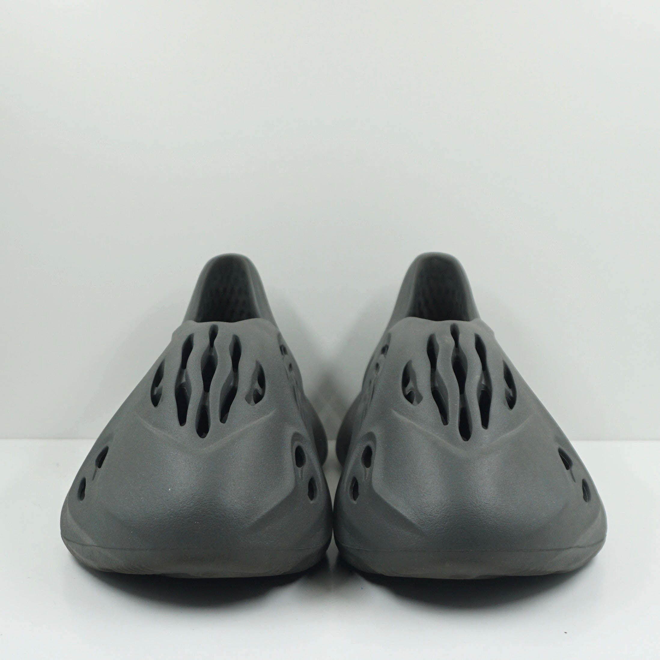 Adidas Yeezy Foam RNNR Carbon