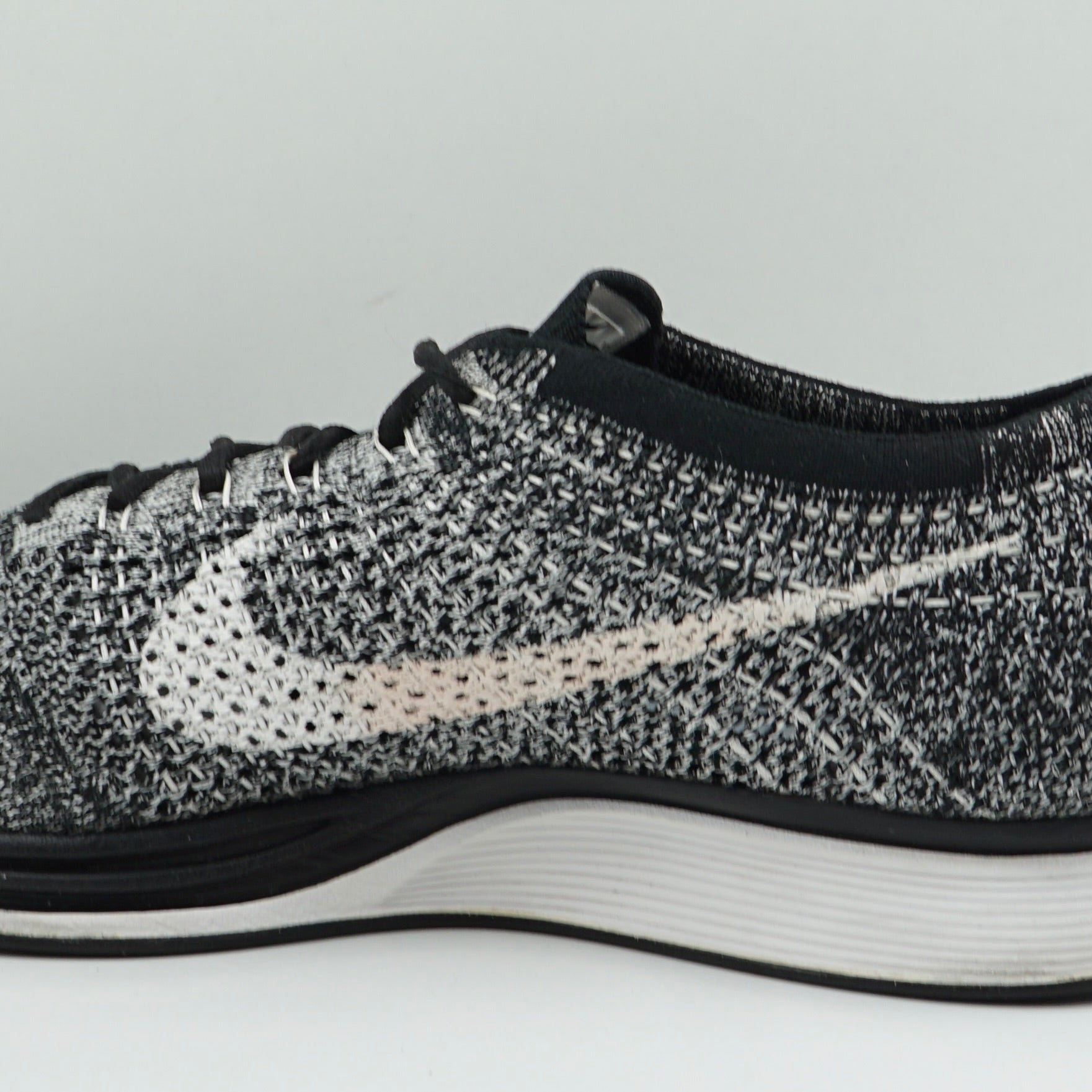 Nike Flyknit Racer Oreo 2
