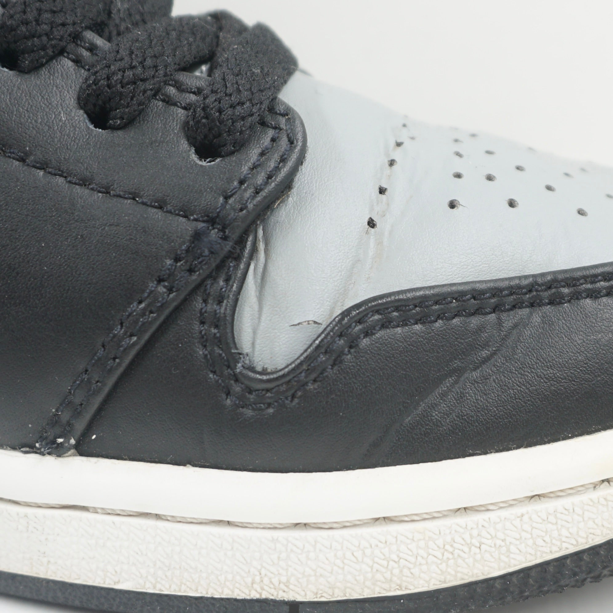 Jordan 1 Mid Shadow Red