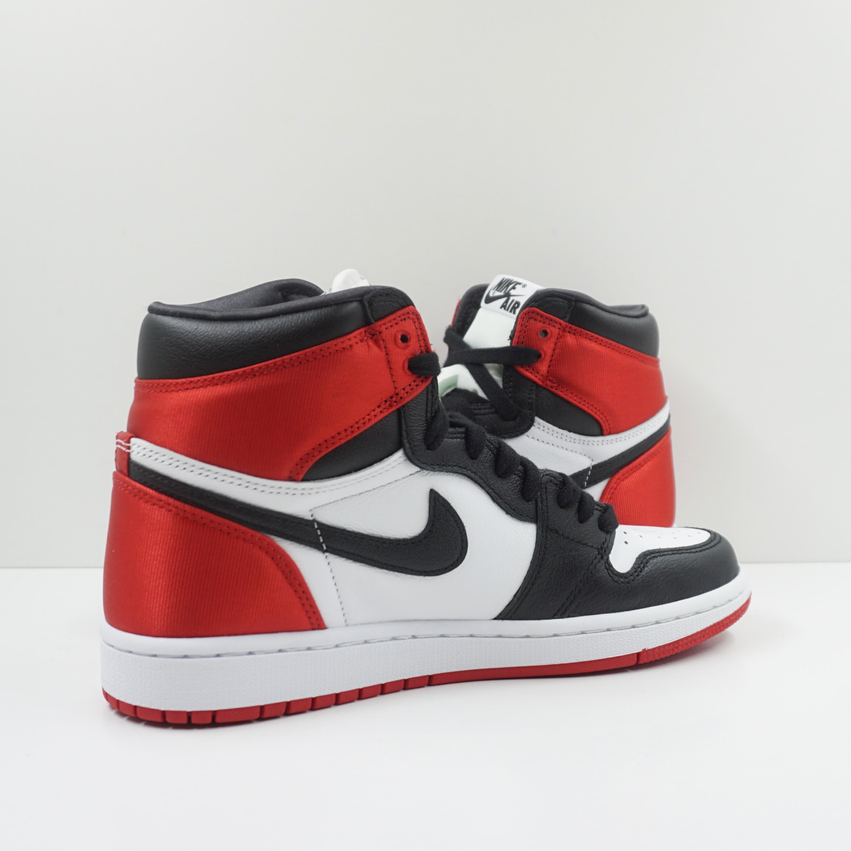 Jordan 1 Retro High Satin Black Toe (W)