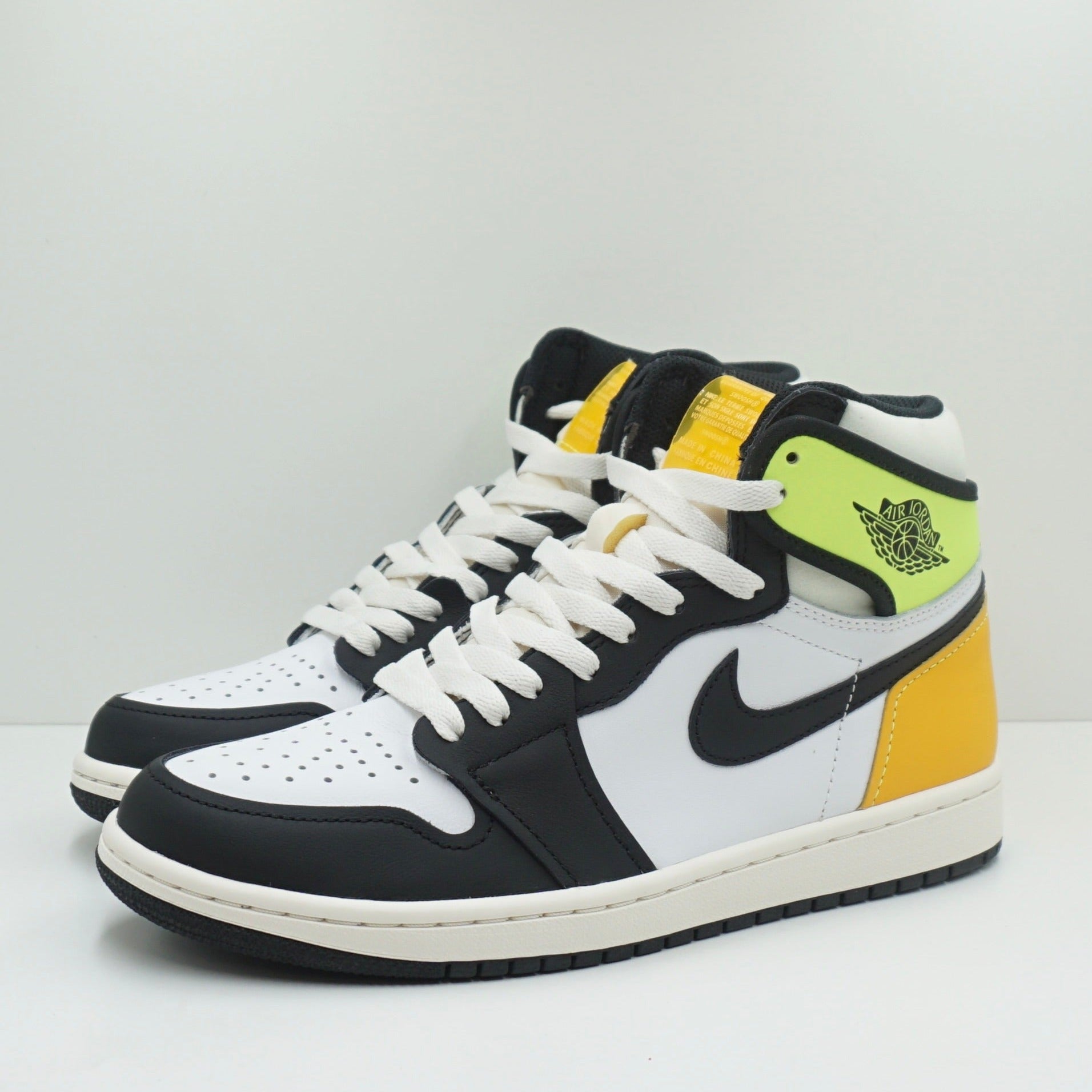 Jordan Retro High White Black Volt University Gold