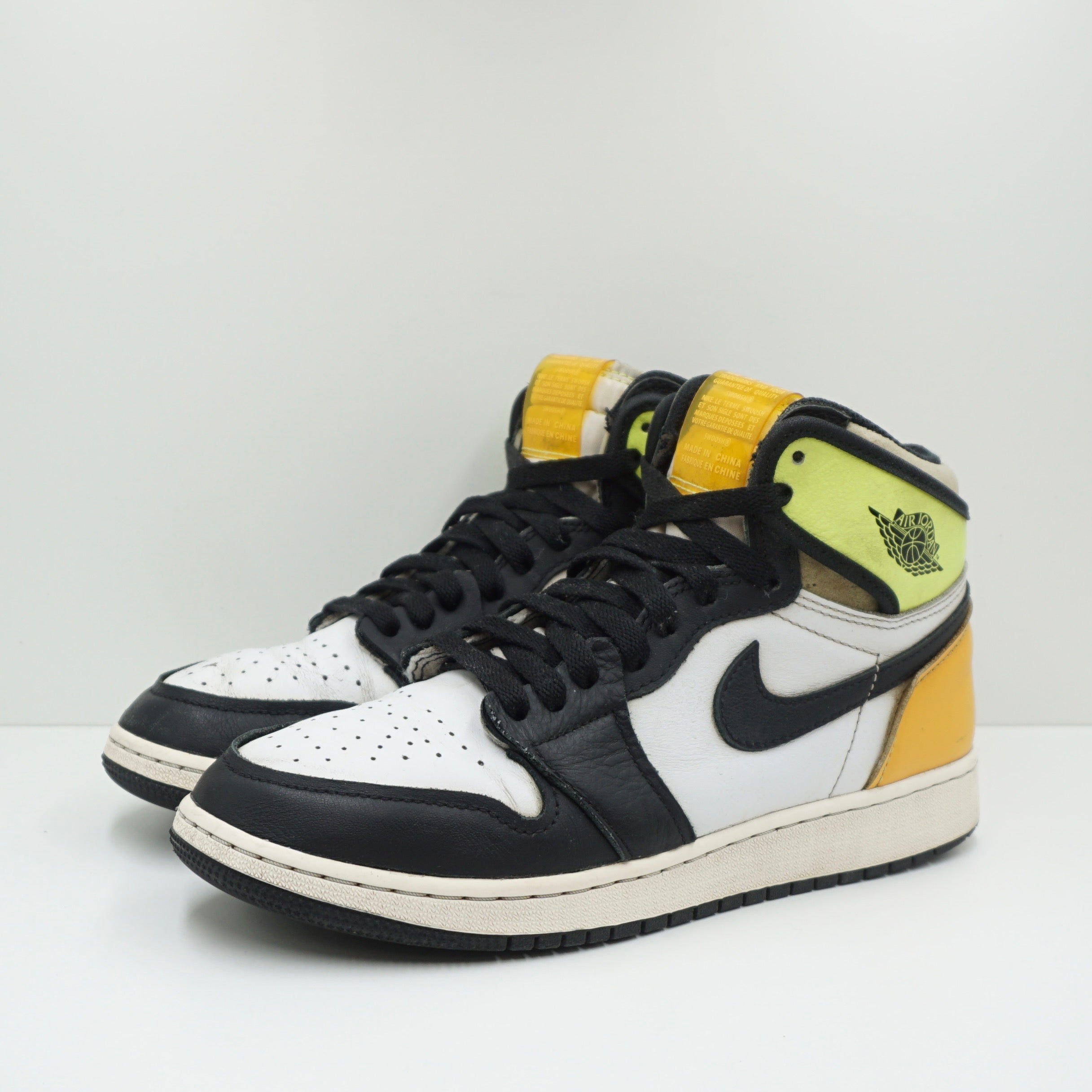 Jordan 1 Retro High White Black Volt University Gold (GS)