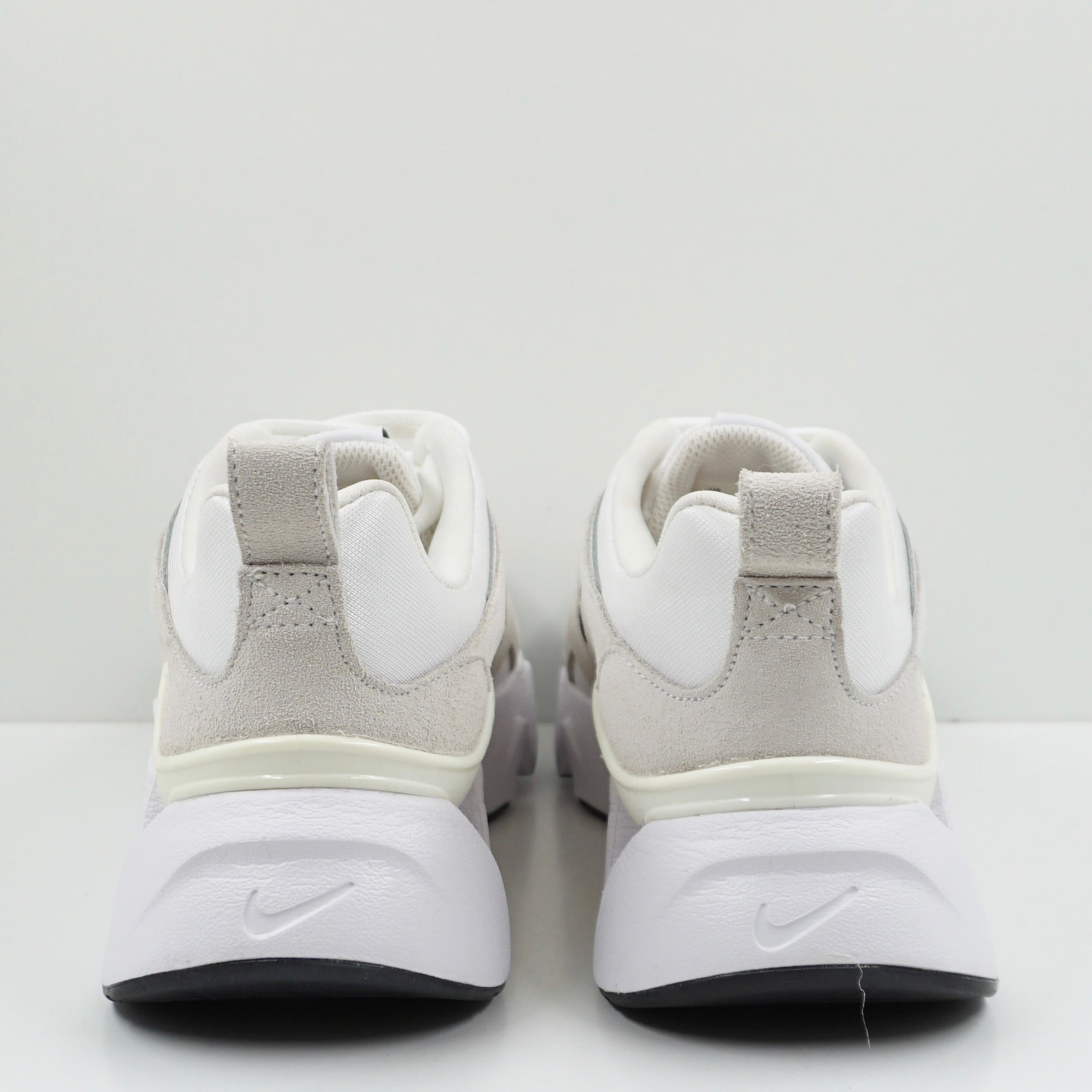 nike ryz 365 white and beige