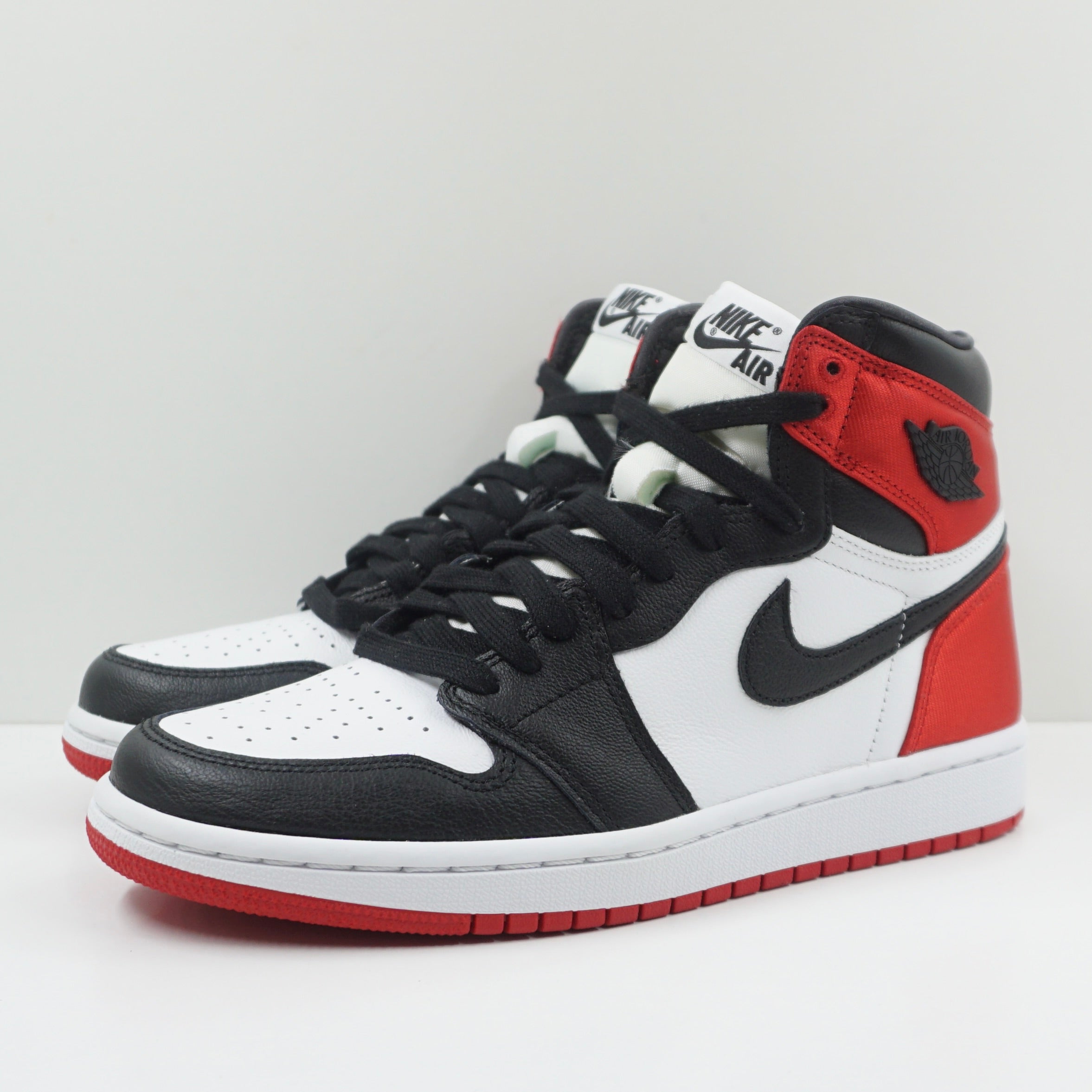 Jordan 1 Retro High Satin Black Toe (W)