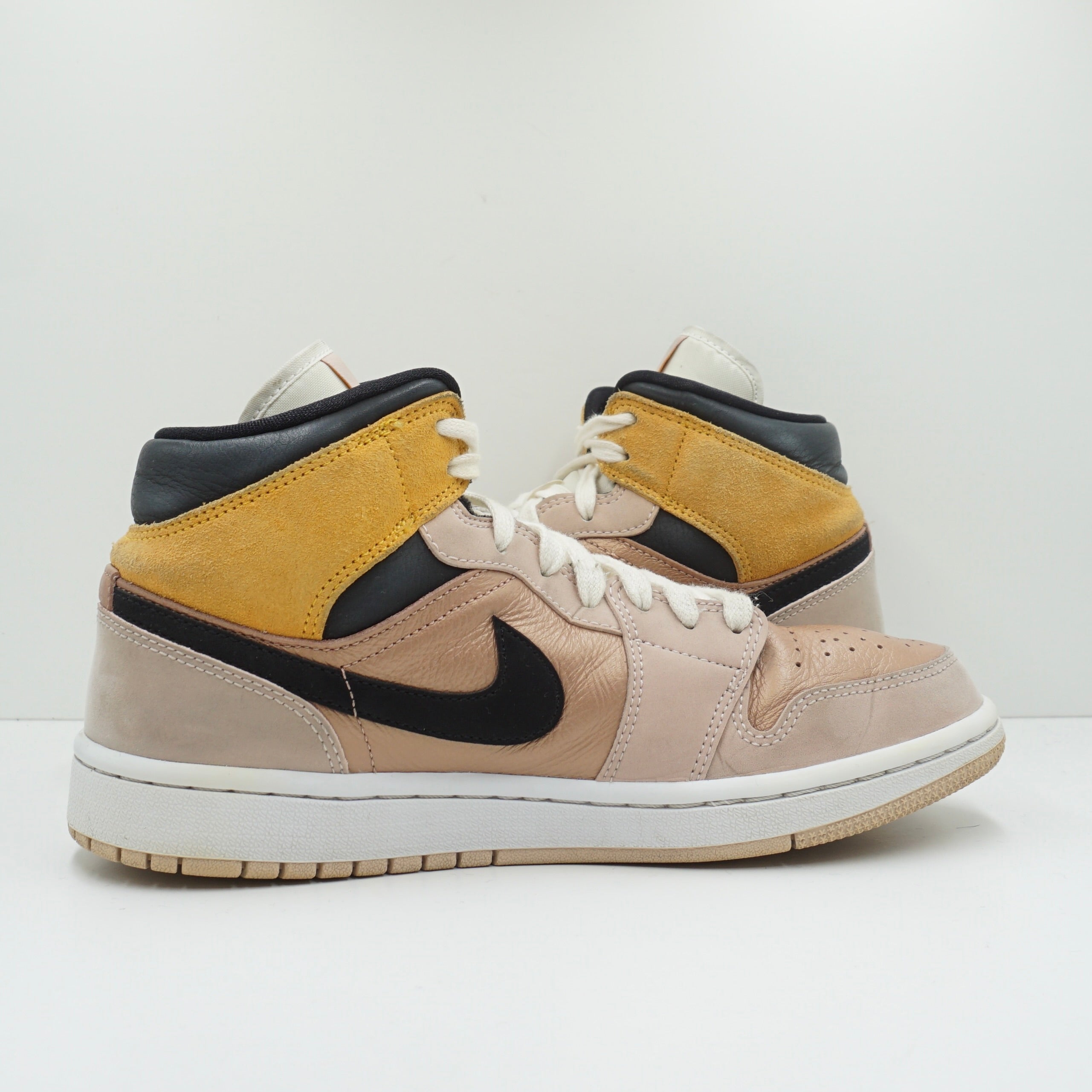 Jordan 1 Mid SE Particle Beige (W)