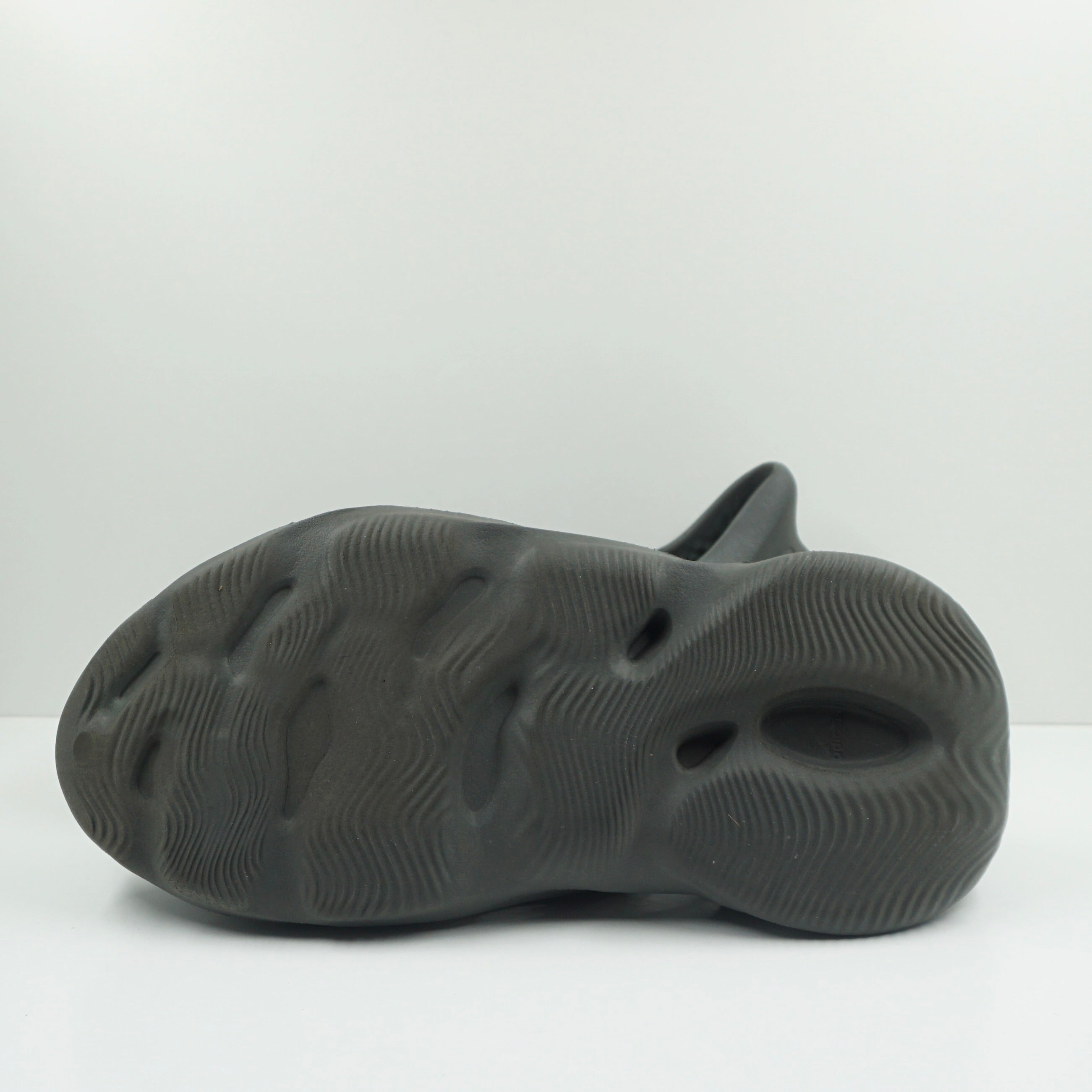 Adidas Yeezy Foam RNNR Carbon