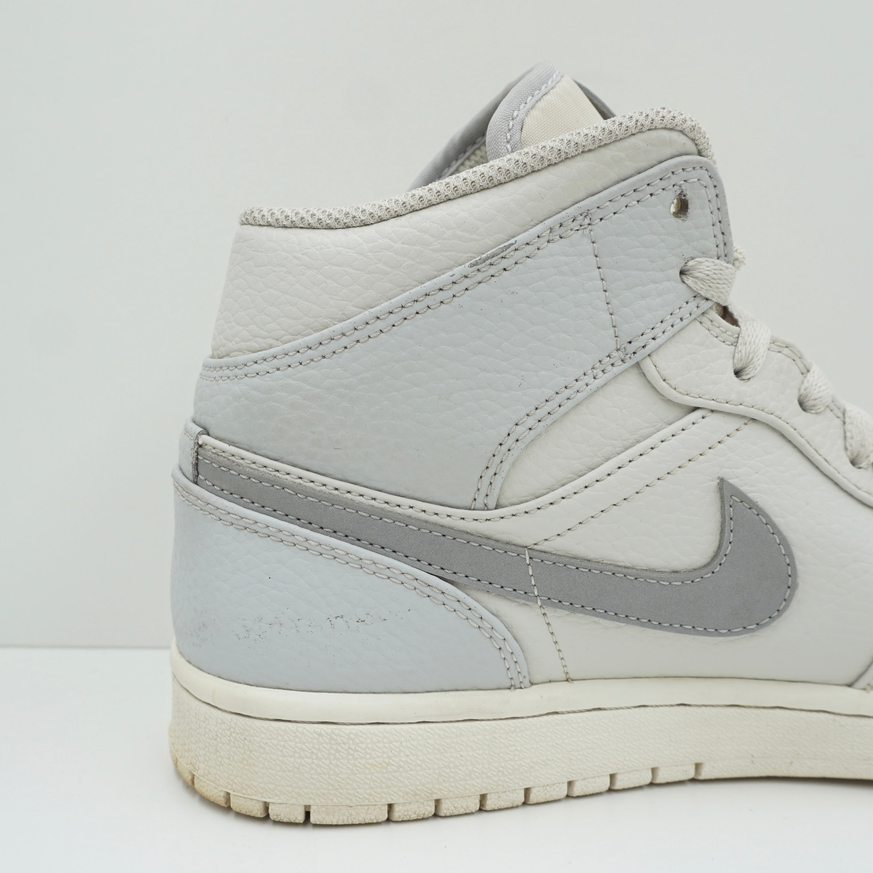 Jordan 1 Mid Light Bone
