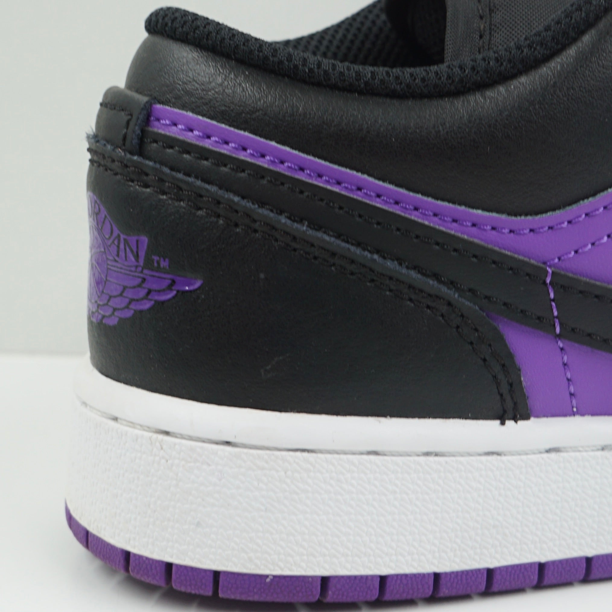 Jordan 1 Low Purple Venom (GS)