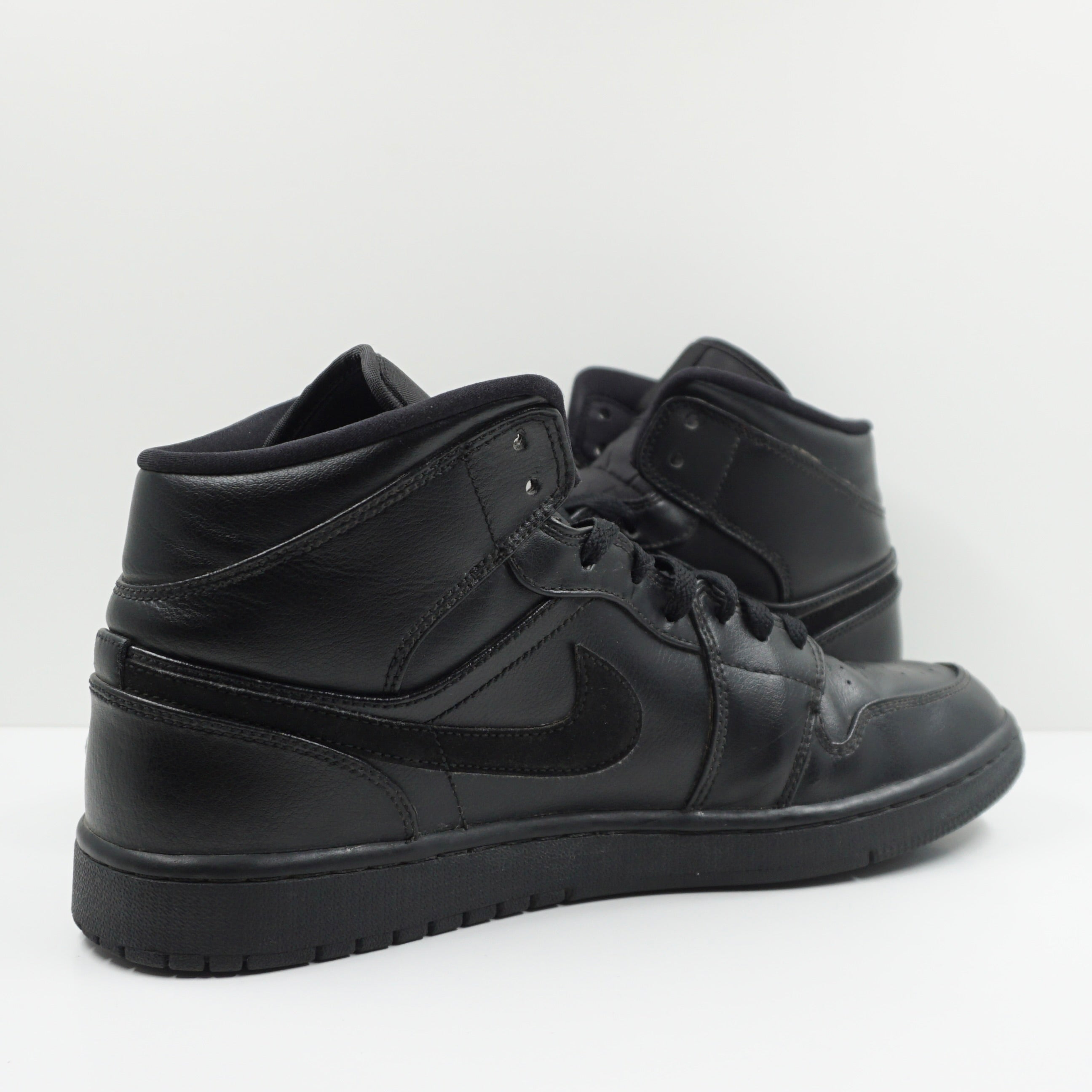 Jordan 1 Mid Black