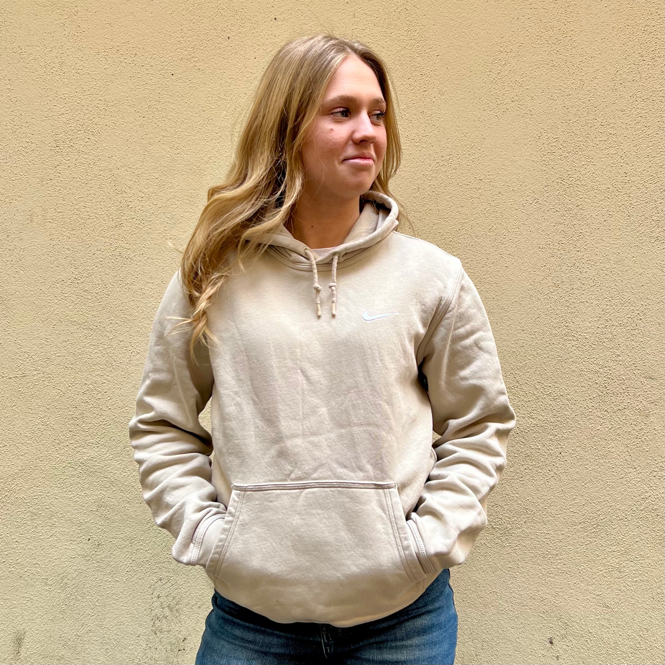 nike sportswear club hoodie beige