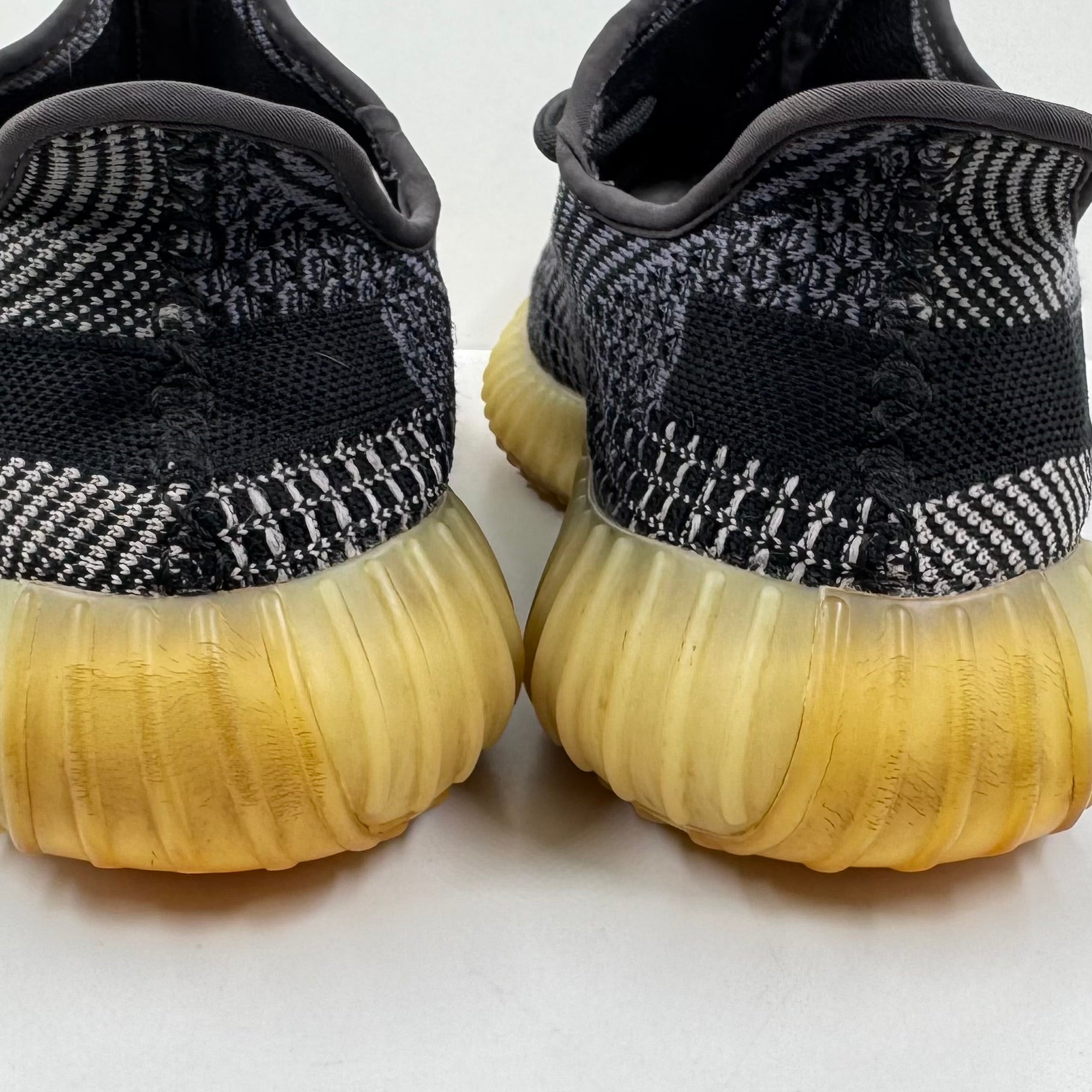 Adidas Yeezy Boost 350 V2 Carbon