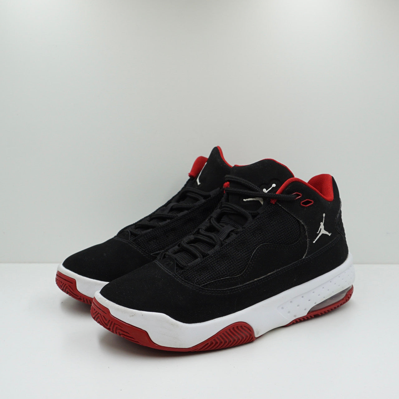 Jordan Max Aura 2 Black Gym Red (GS)
