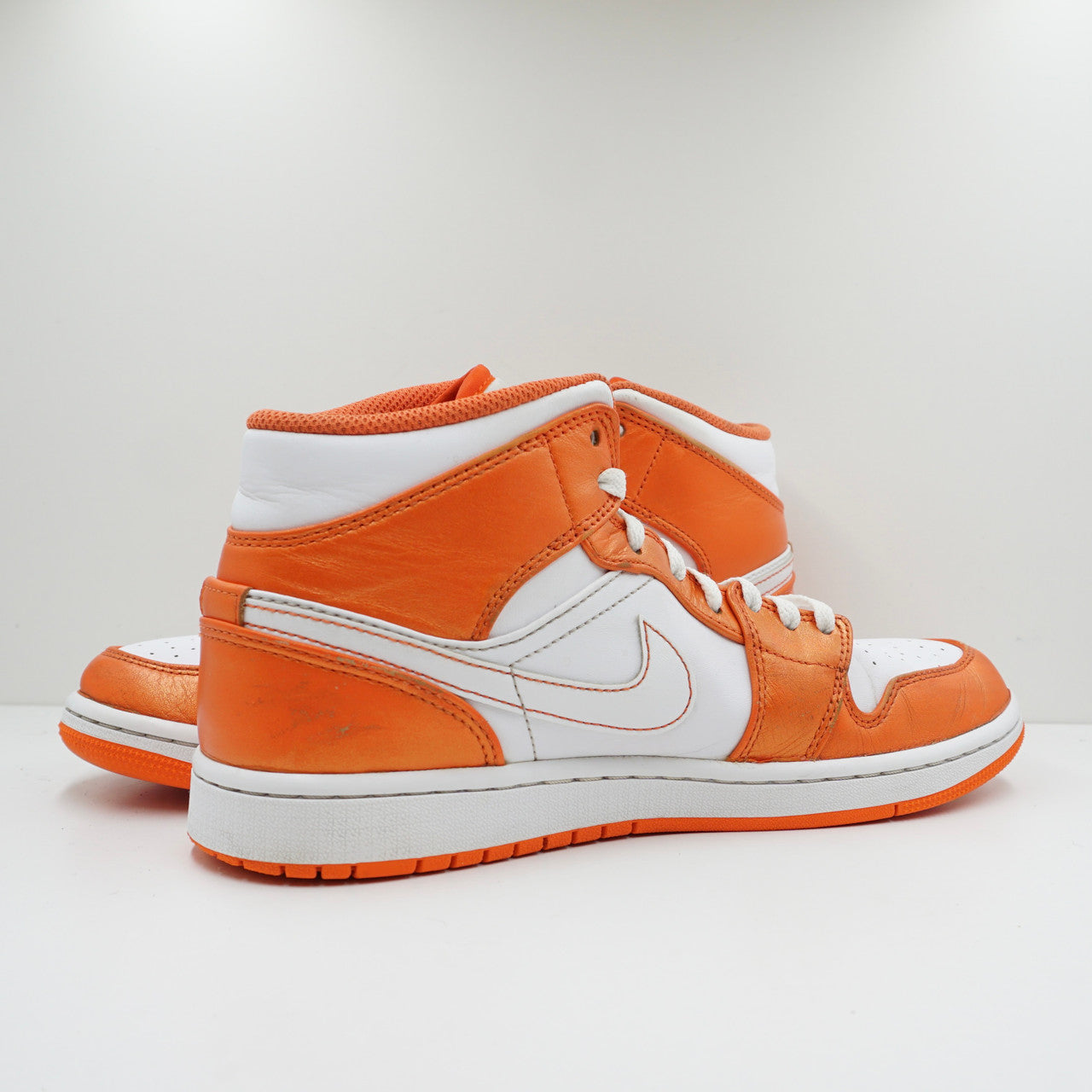 Jordan1 Mid Metallic Orange