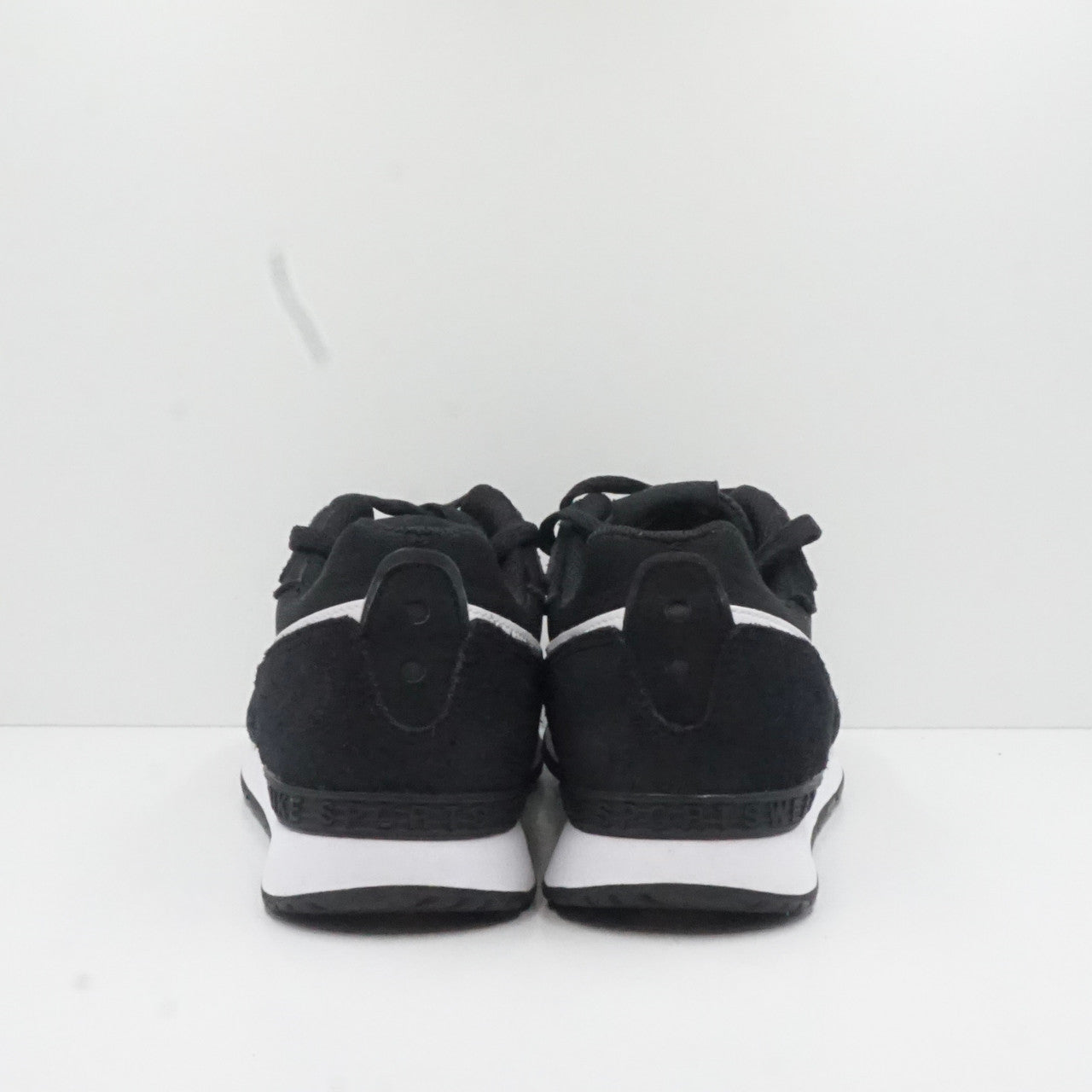 Nike Venture Runner Black (W)