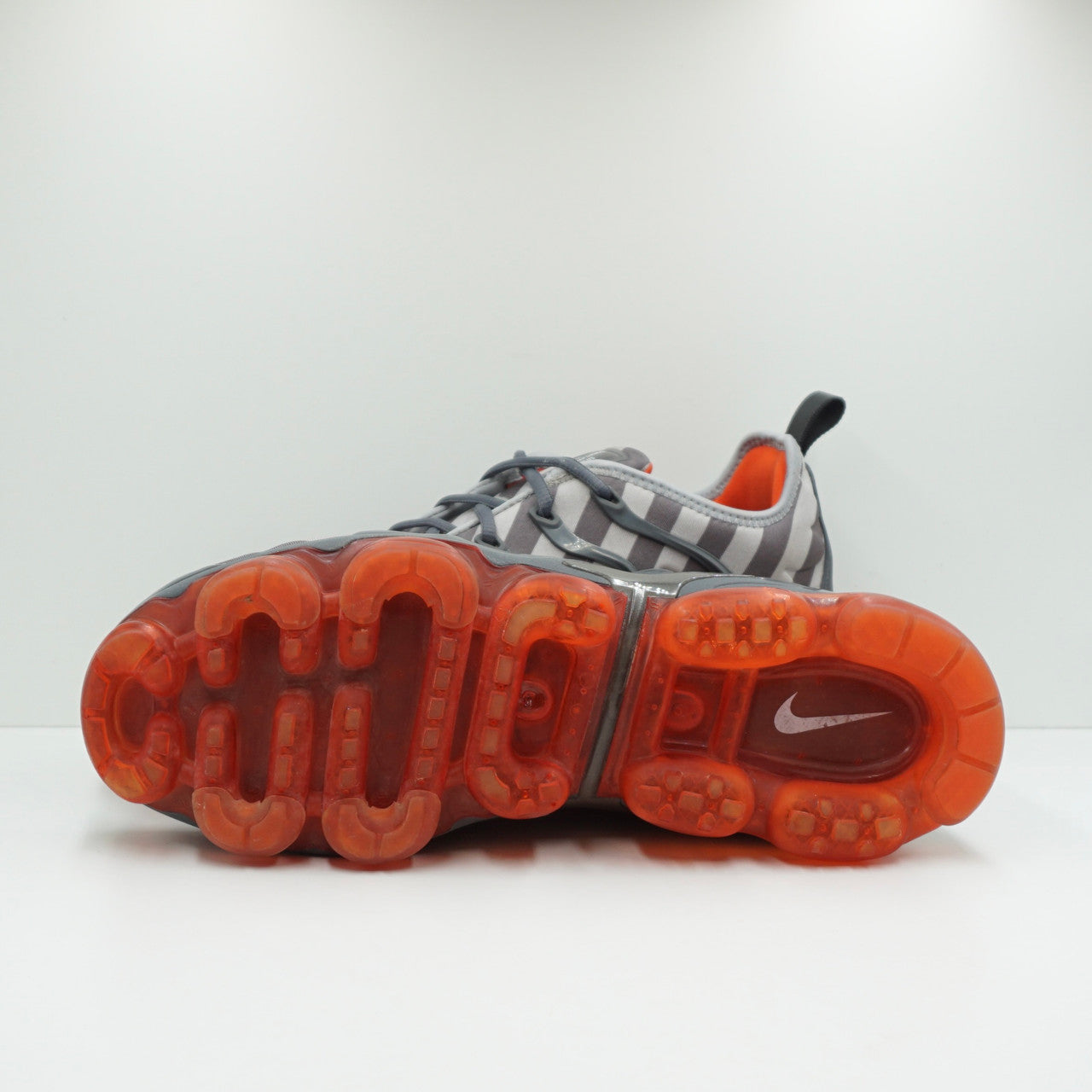 nike vapormax plus grey and red