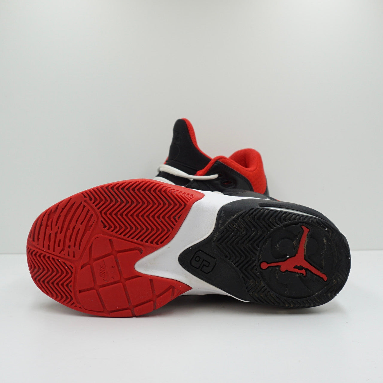 jordan max aura 3 black and red