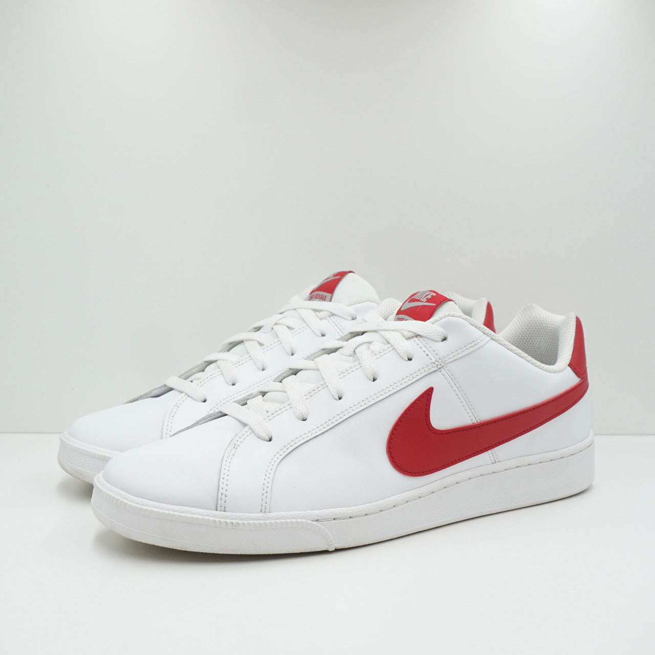 Nike court royale red white hotsell