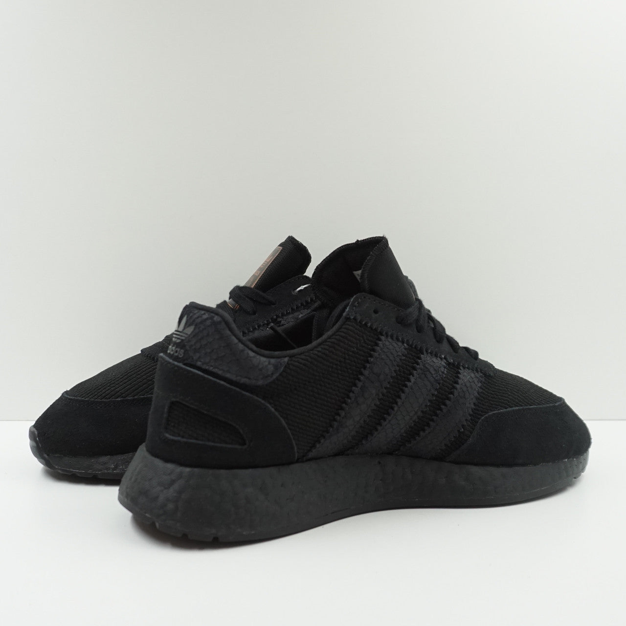 Triple black outlet i-5923