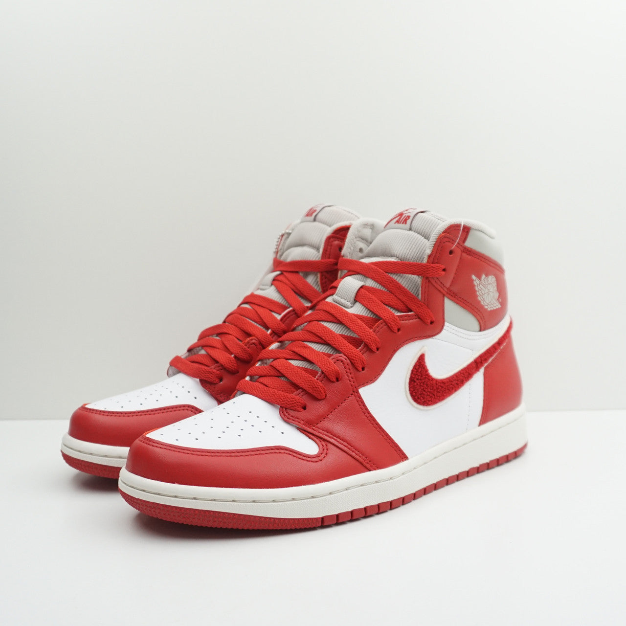 Jordan 1 Retro High Varsity Red (W)