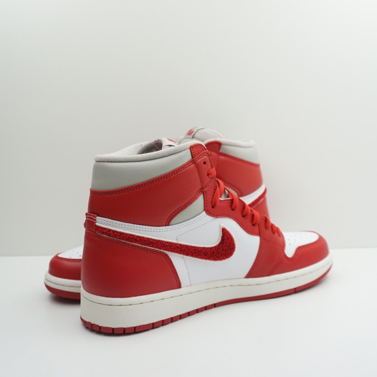 Jordan 1 Retro High Varsity Red (W)