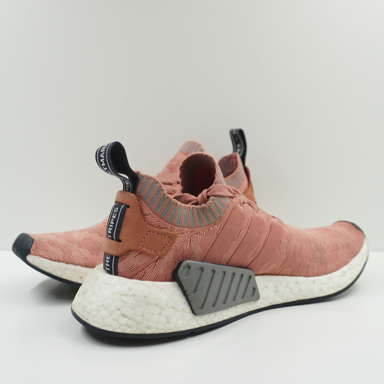 Originals nmd hotsell r2 women's